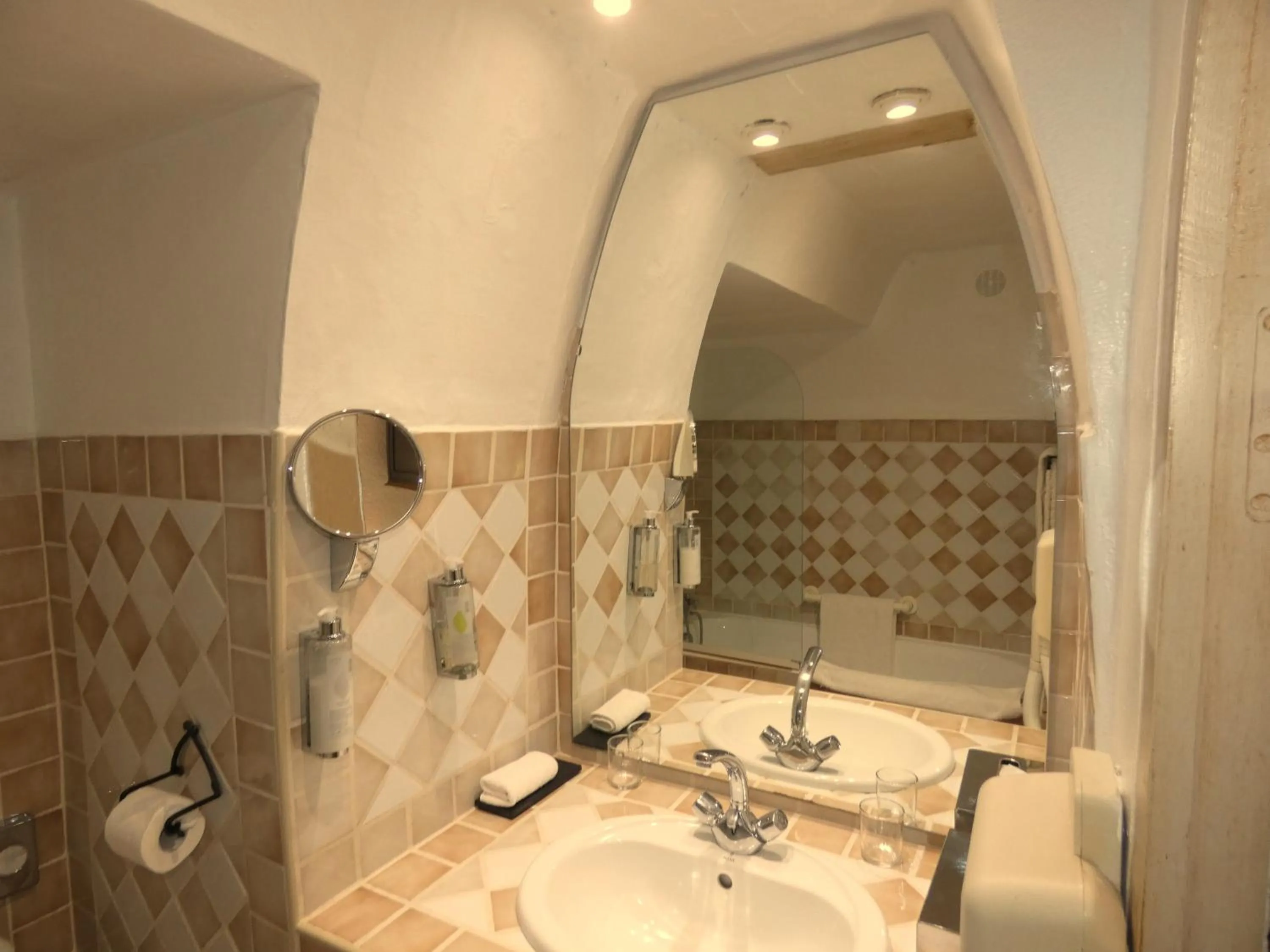 Bathroom in Garrigae Abbaye de Sainte Croix