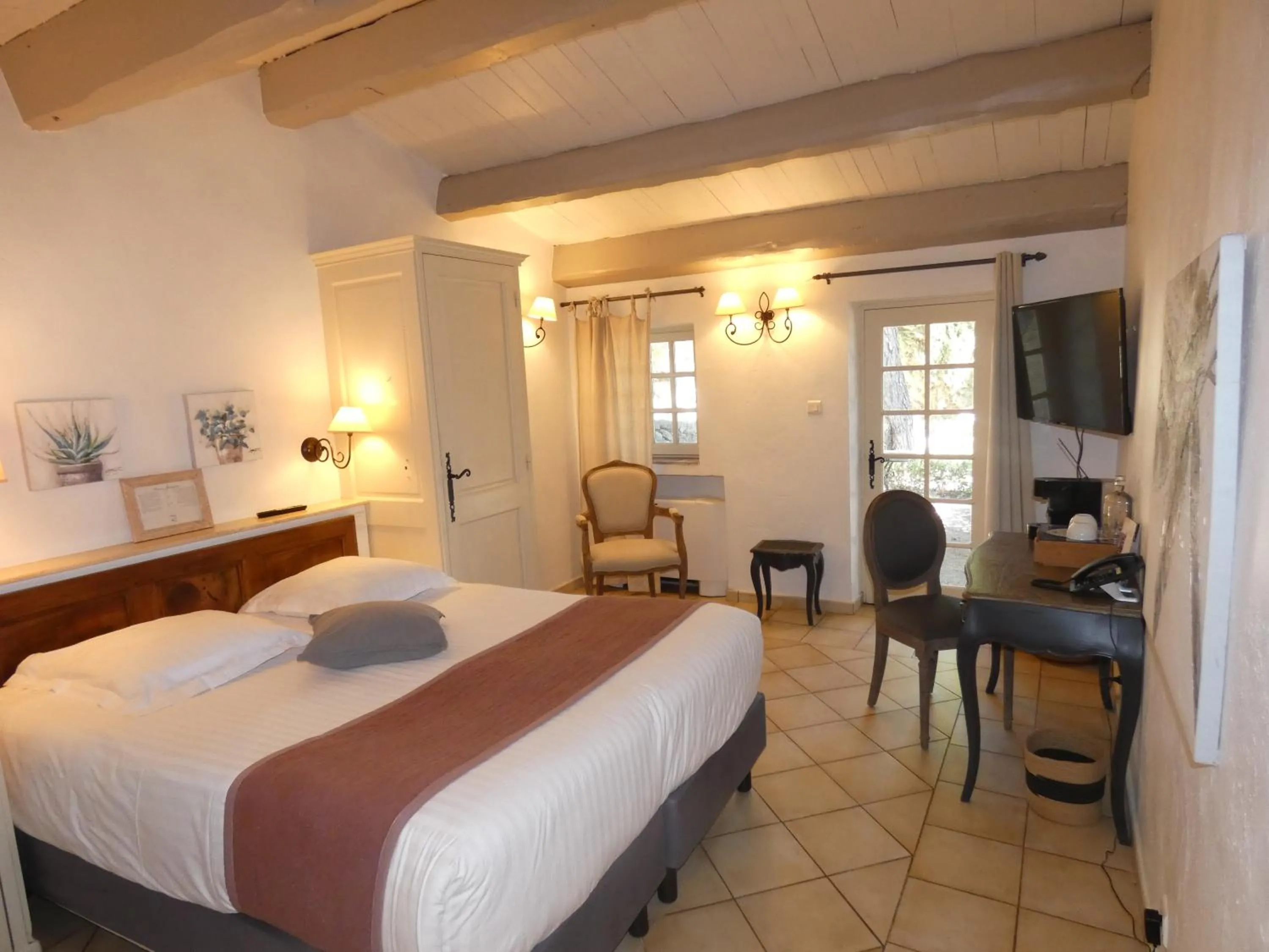 Bedroom, Bed in Garrigae Abbaye de Sainte Croix
