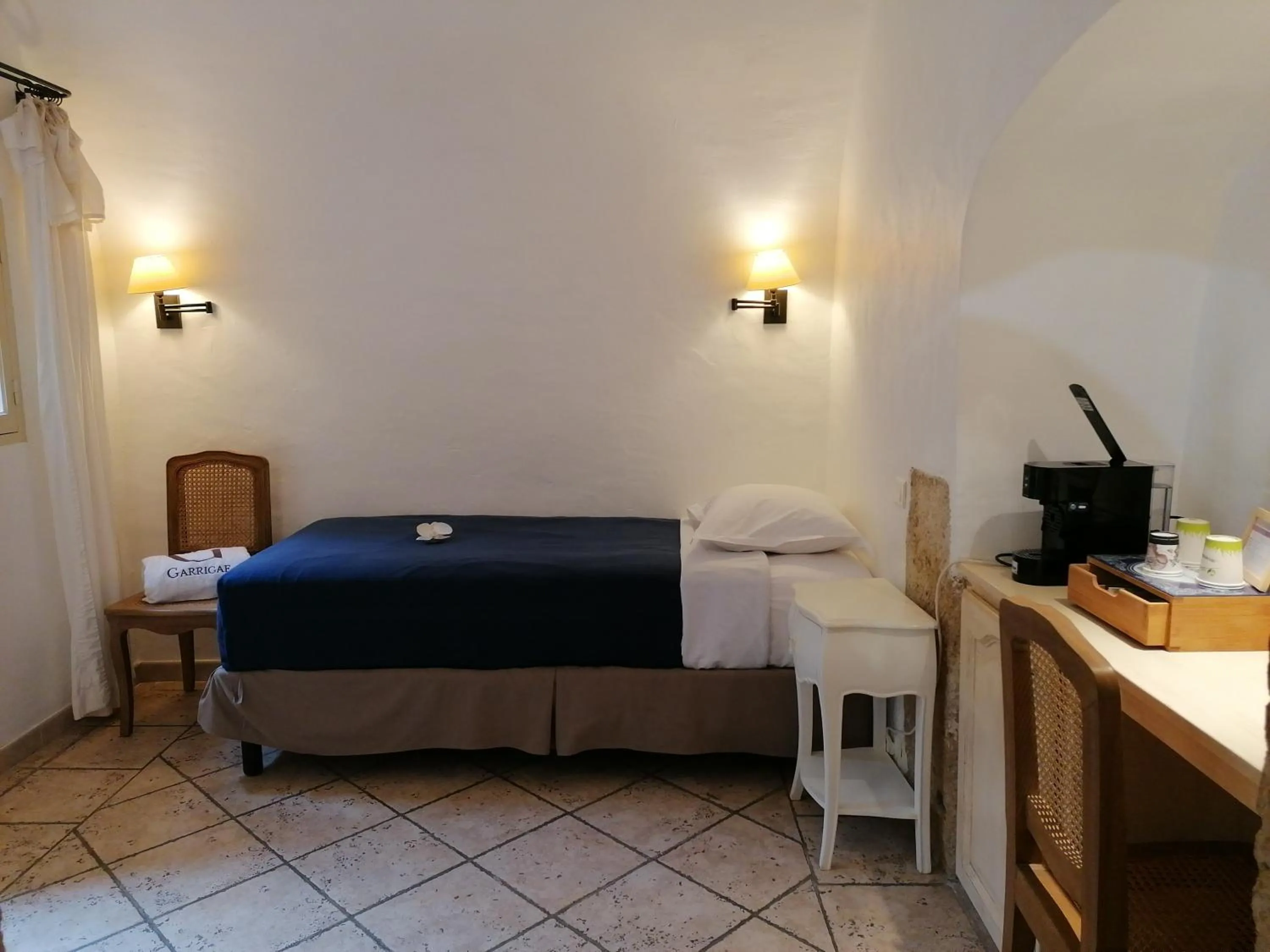 Bed in Garrigae Abbaye de Sainte Croix