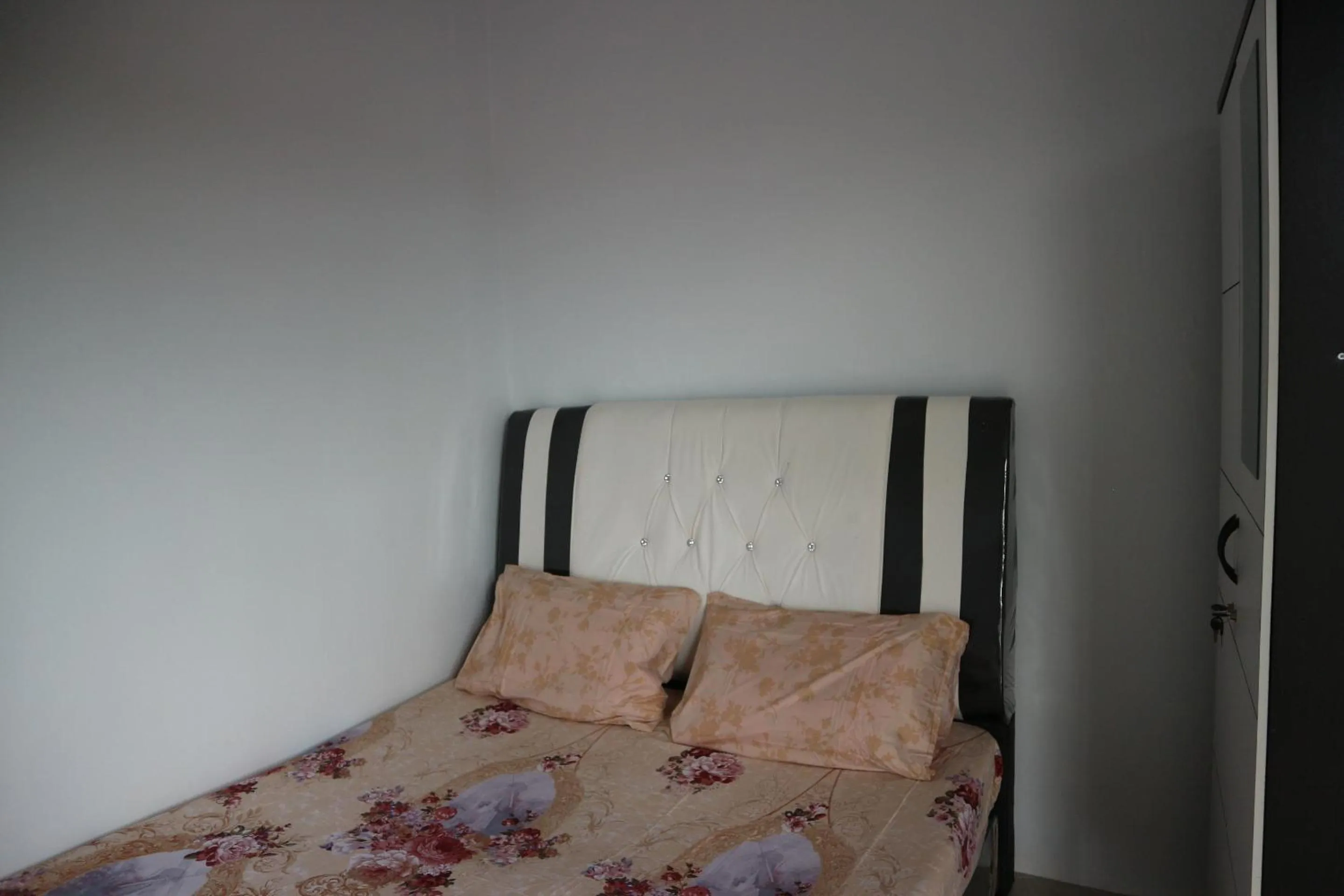 Bedroom, Bed in OYO Life 2670 Aline Kost