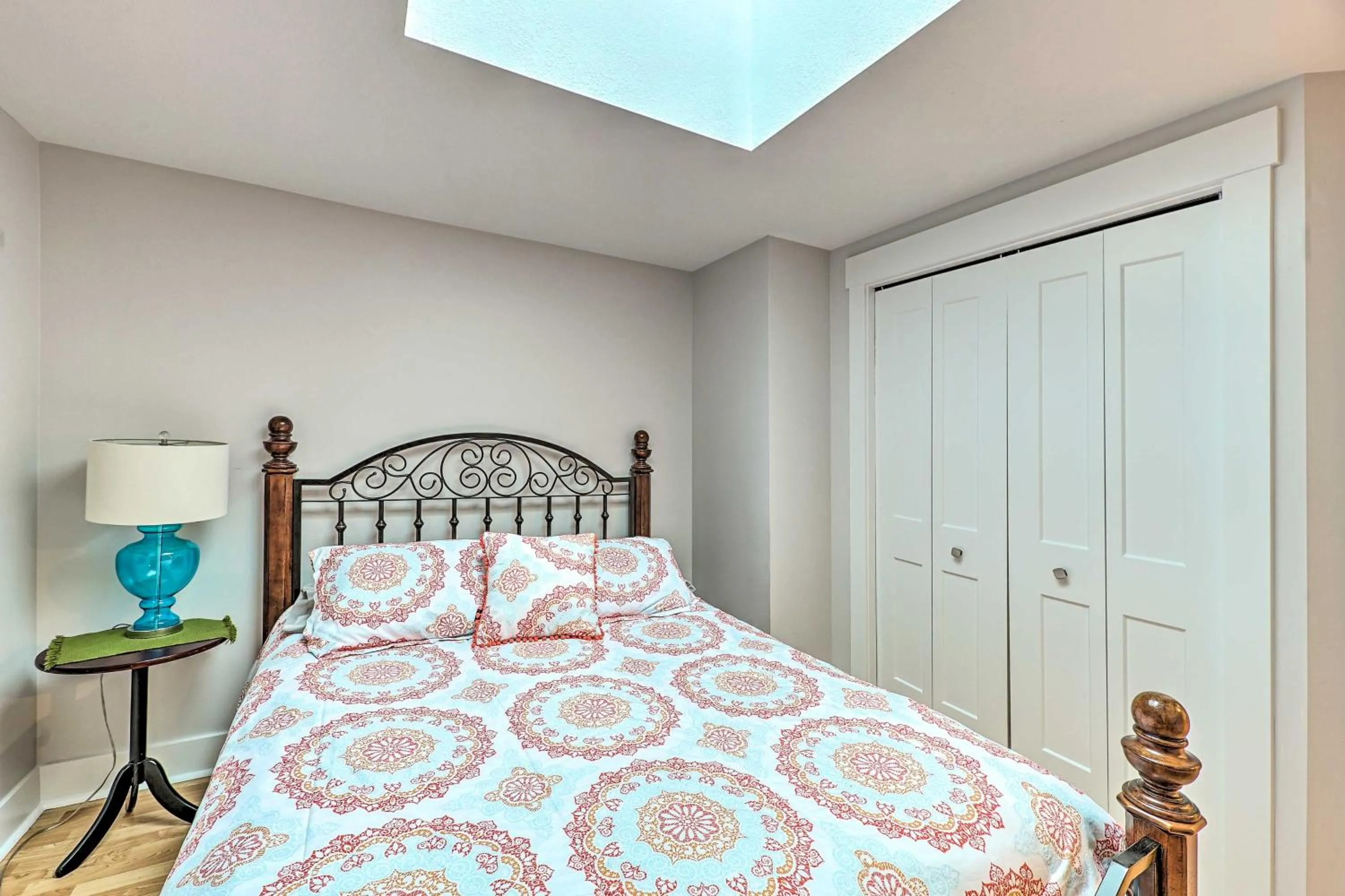 Bed in Downtown Grand Haven Apt Less Than 1 Mi to Lake Michigan