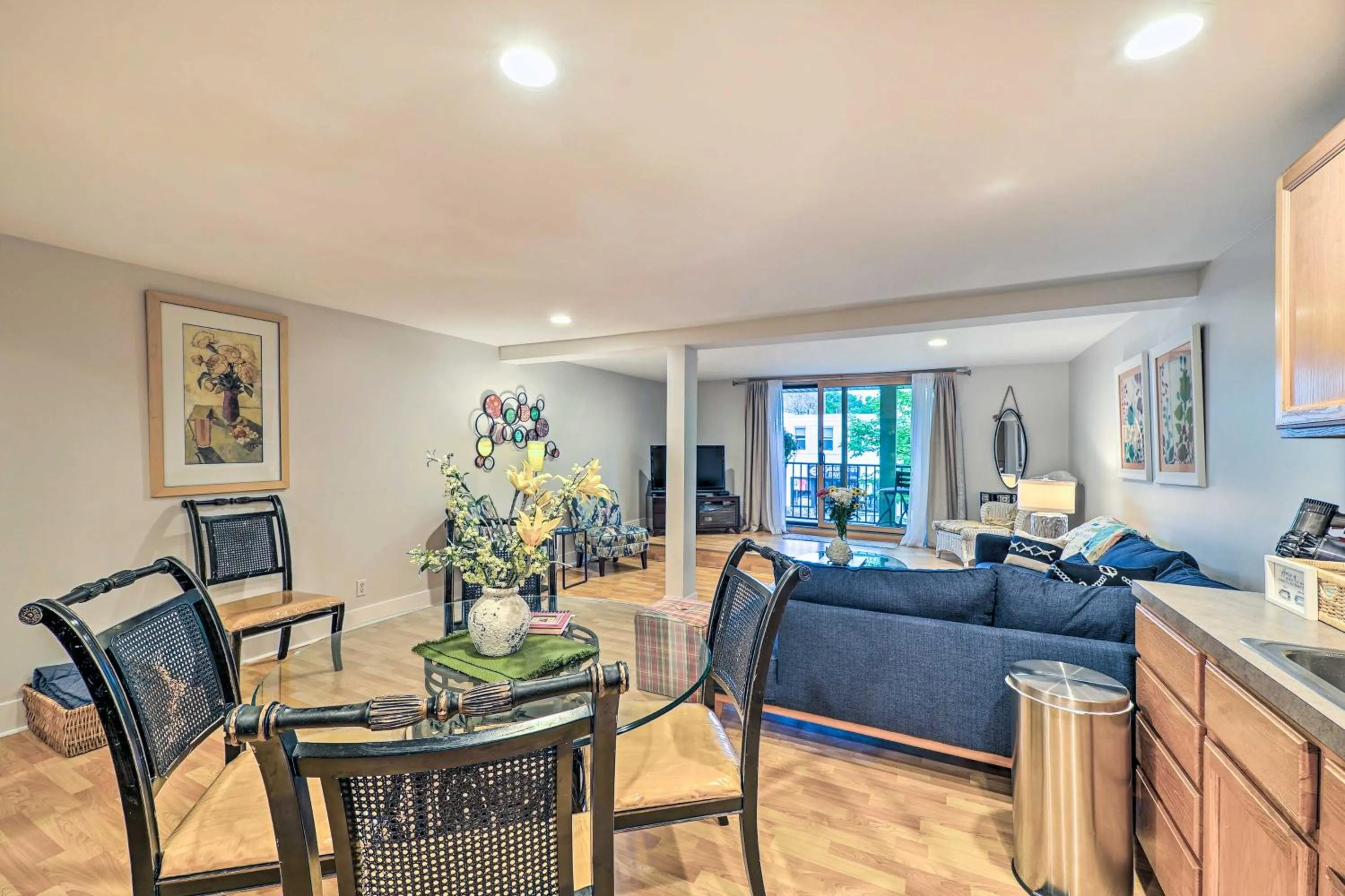 Downtown Grand Haven Apt Less Than 1 Mi to Lake Michigan