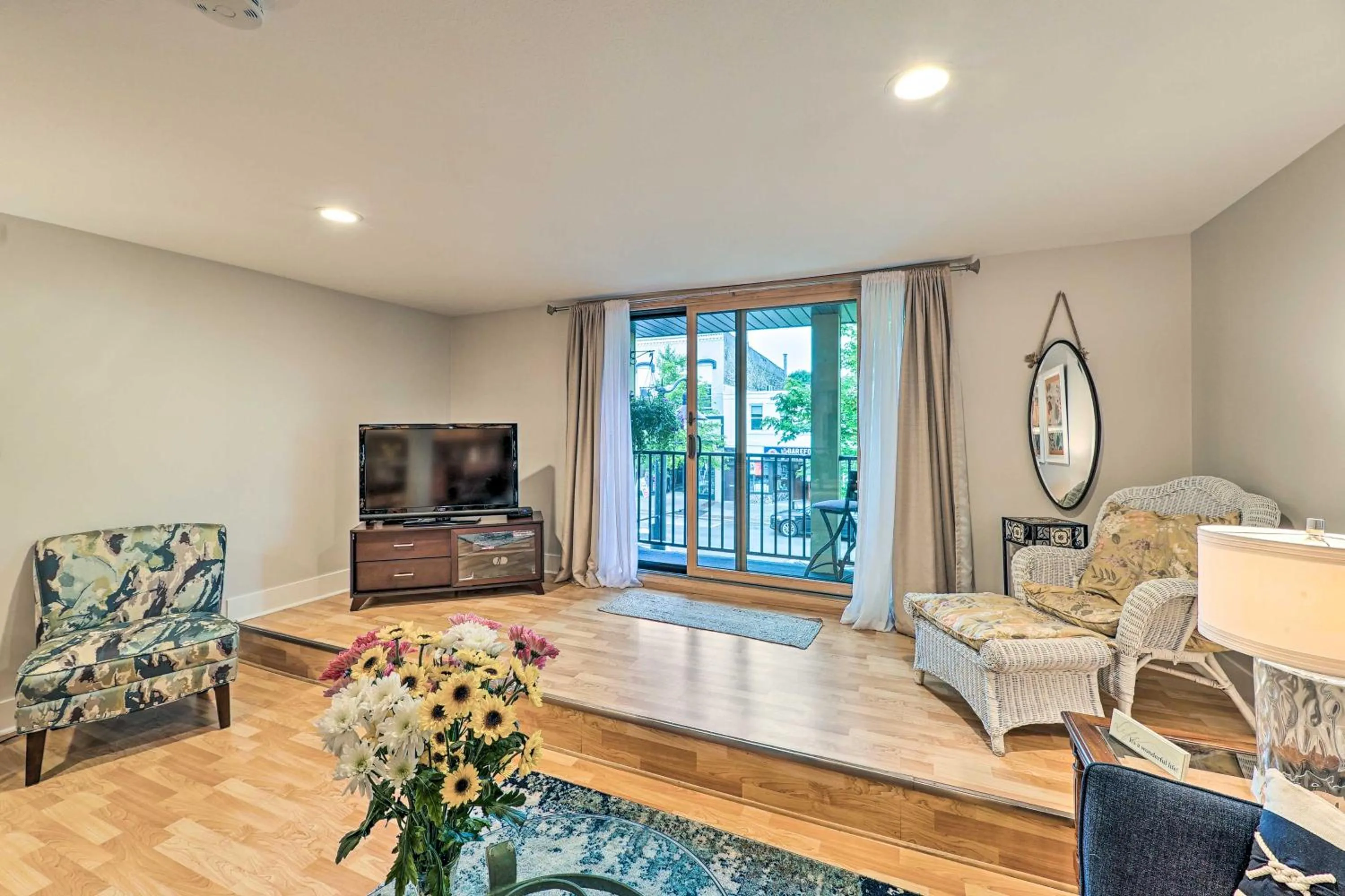 Downtown Grand Haven Apt Less Than 1 Mi to Lake Michigan