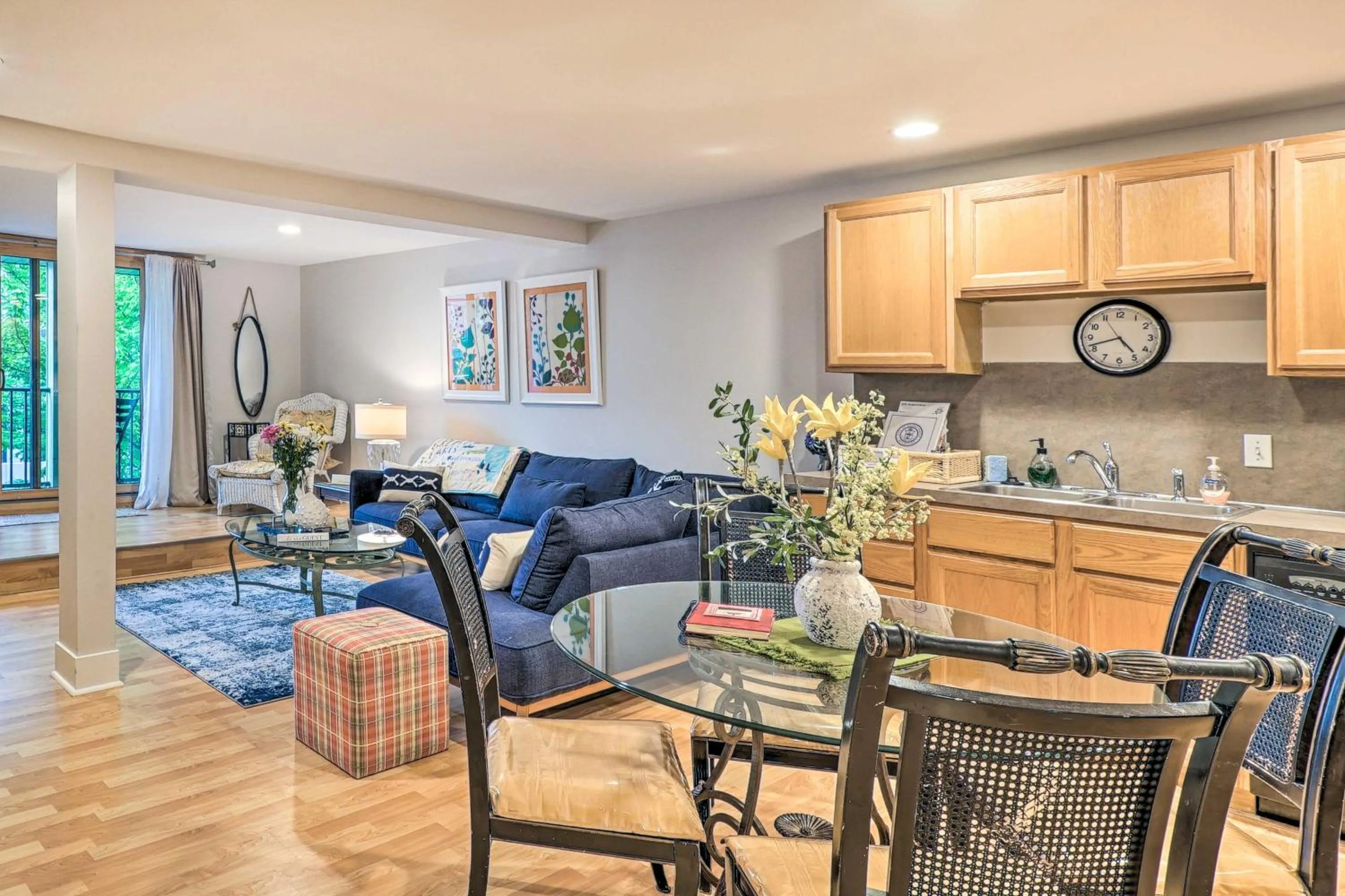 Downtown Grand Haven Apt Less Than 1 Mi to Lake Michigan