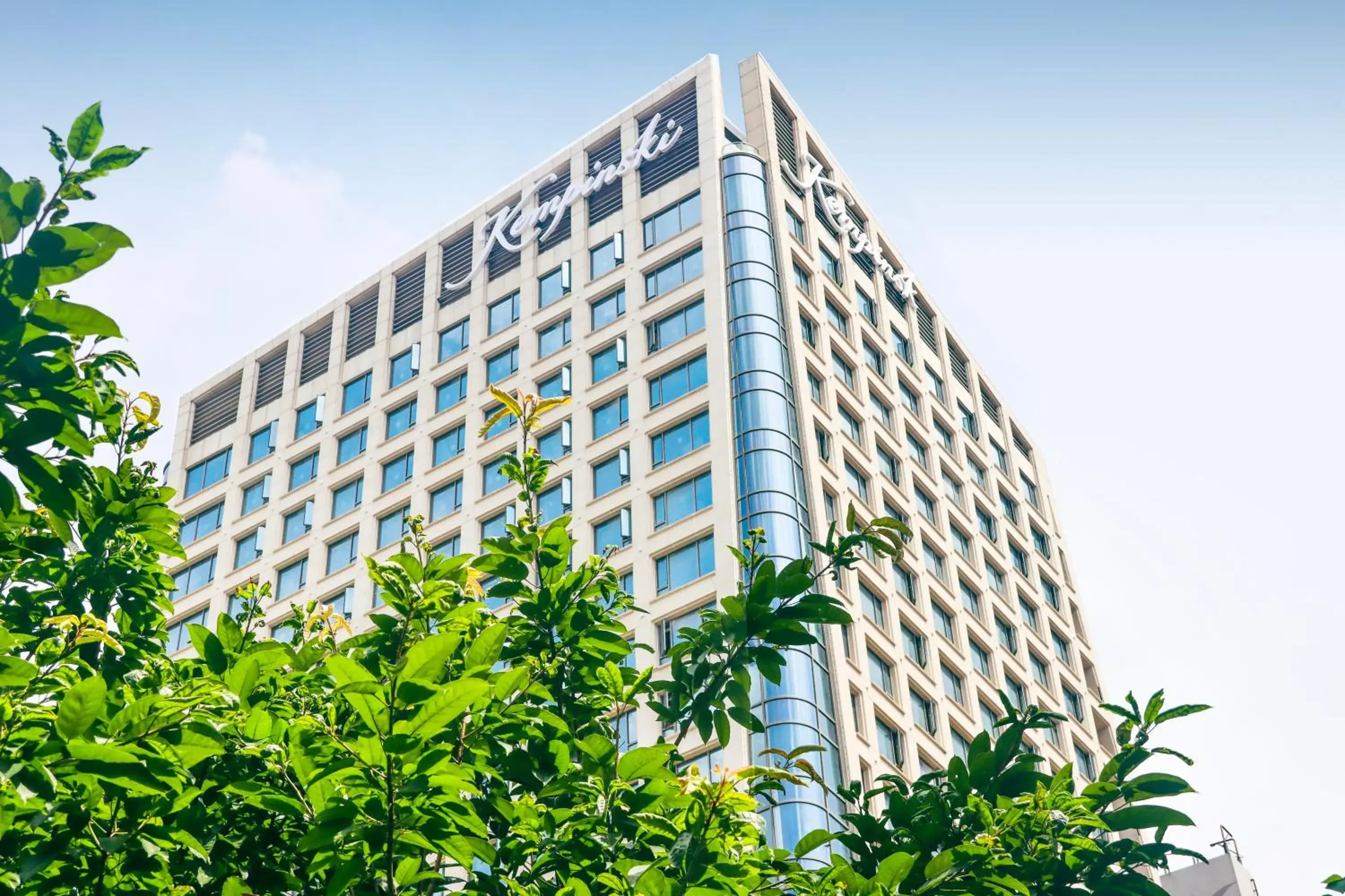 Property building in Kempinski Residences Guangzhou - Free shuttle between hotel and Exhibition Center during Canton Fair & Exhibitor registration Counter Property building in Kempinski Residences Guangzhou - Free shuttle between hotel and Exhibition Center during Canton Fair & Exhibitor registration Counter