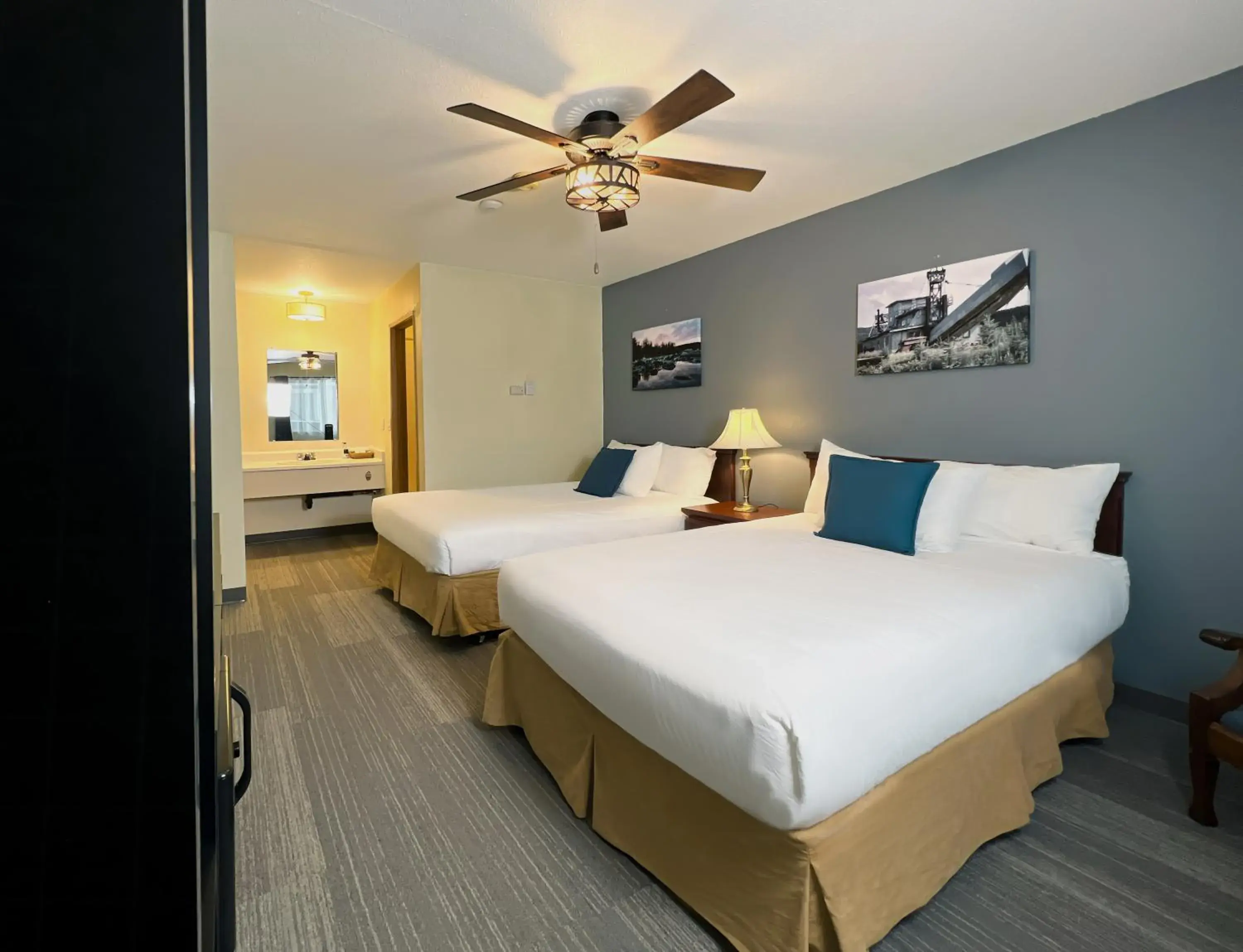 Bed in The Downtown, a Coast Hotel Bed in The Downtown, a Coast Hotel