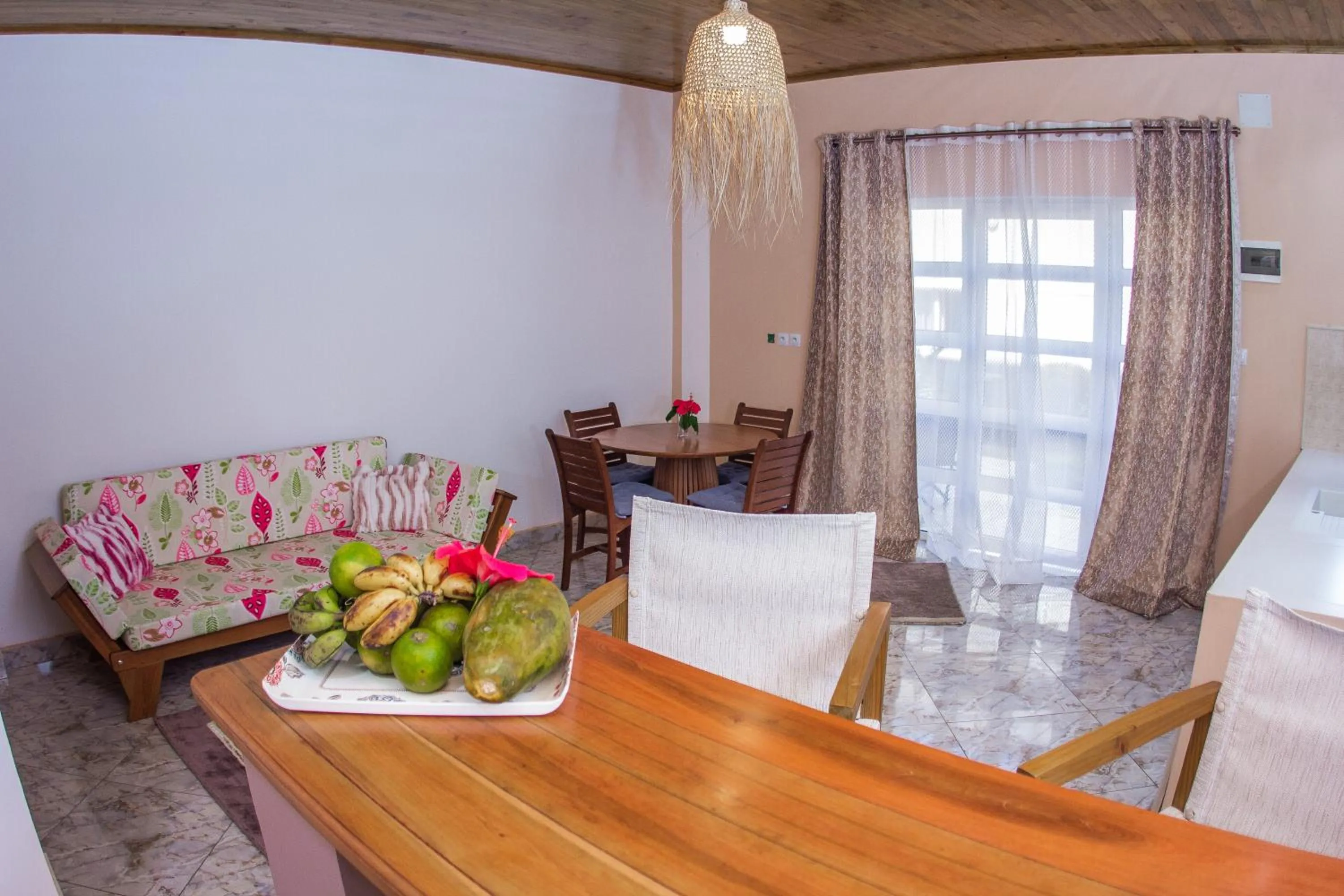 Living room in Cambria Hotel