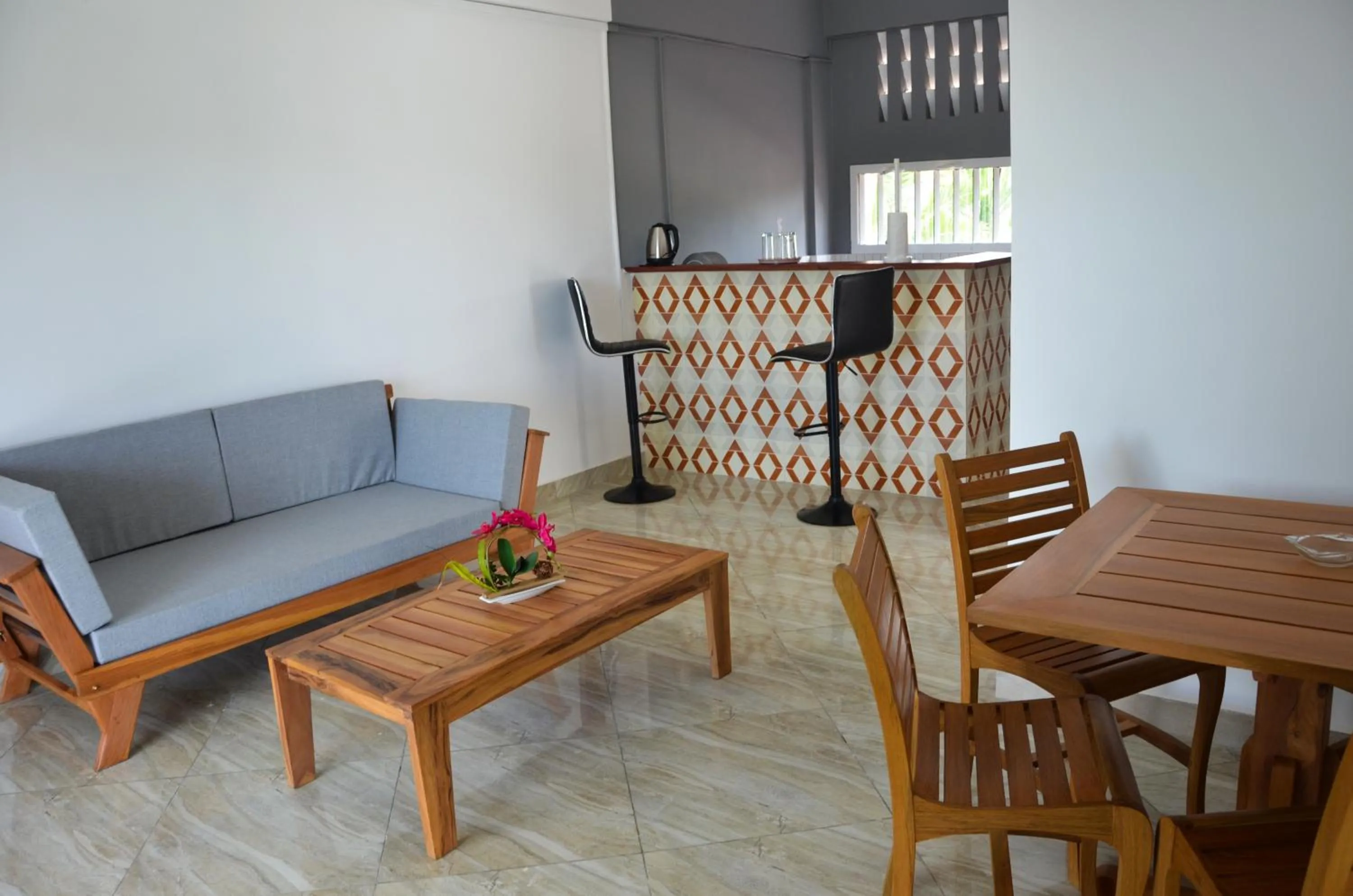 Living room in Cambria Hotel