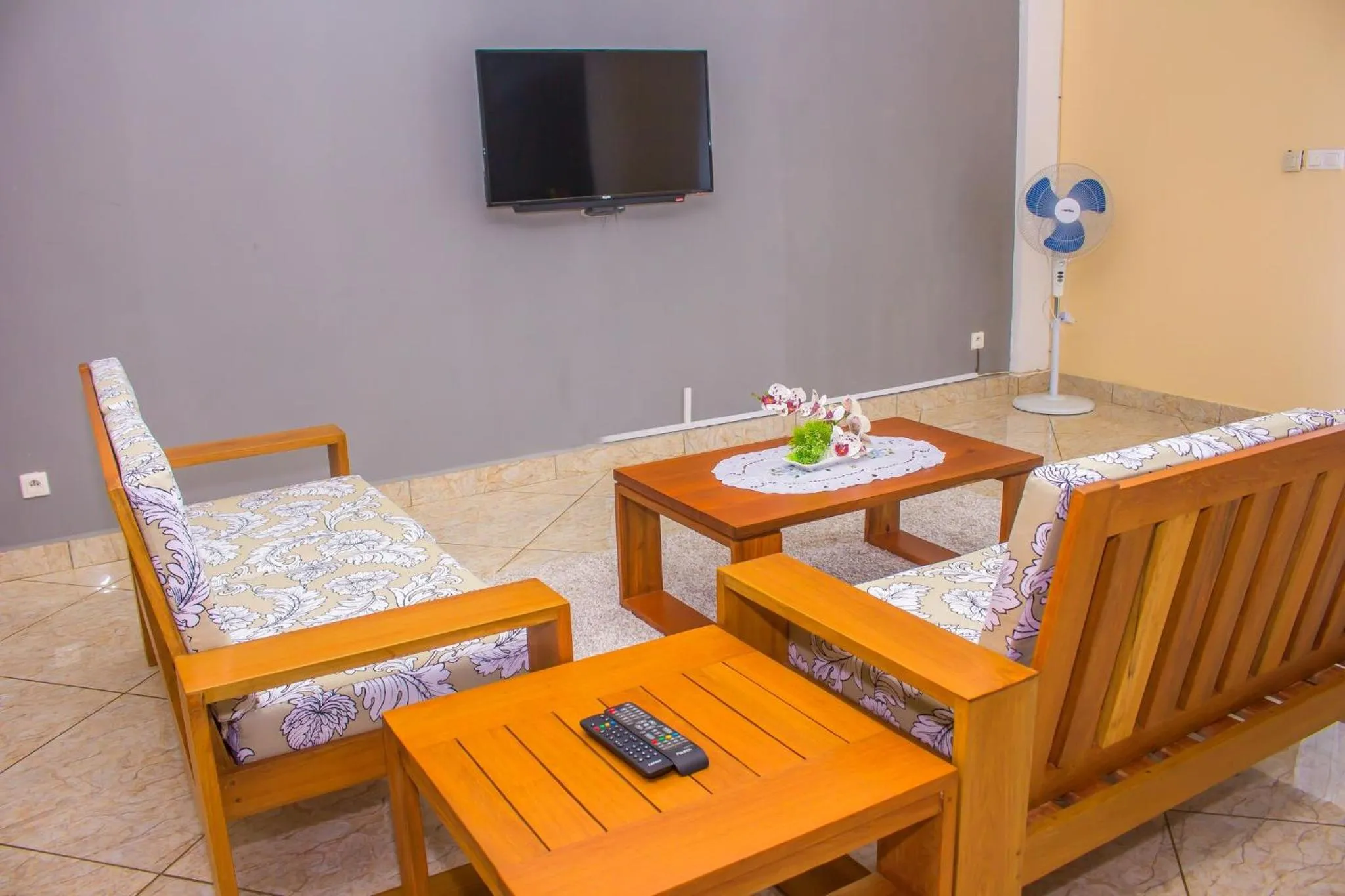 Communal lounge/ TV room in Cambria Hotel