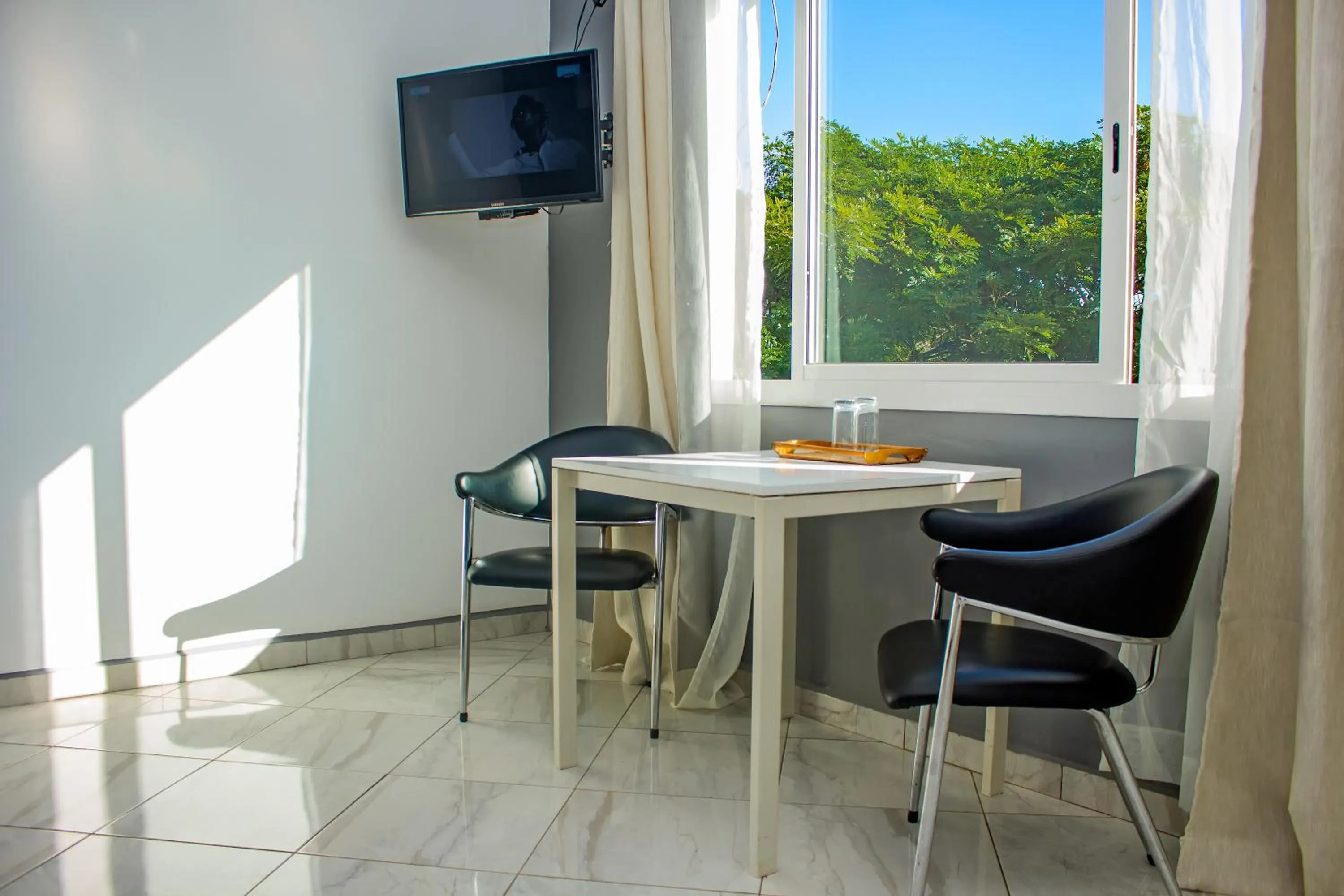 TV and multimedia in Cambria Hotel