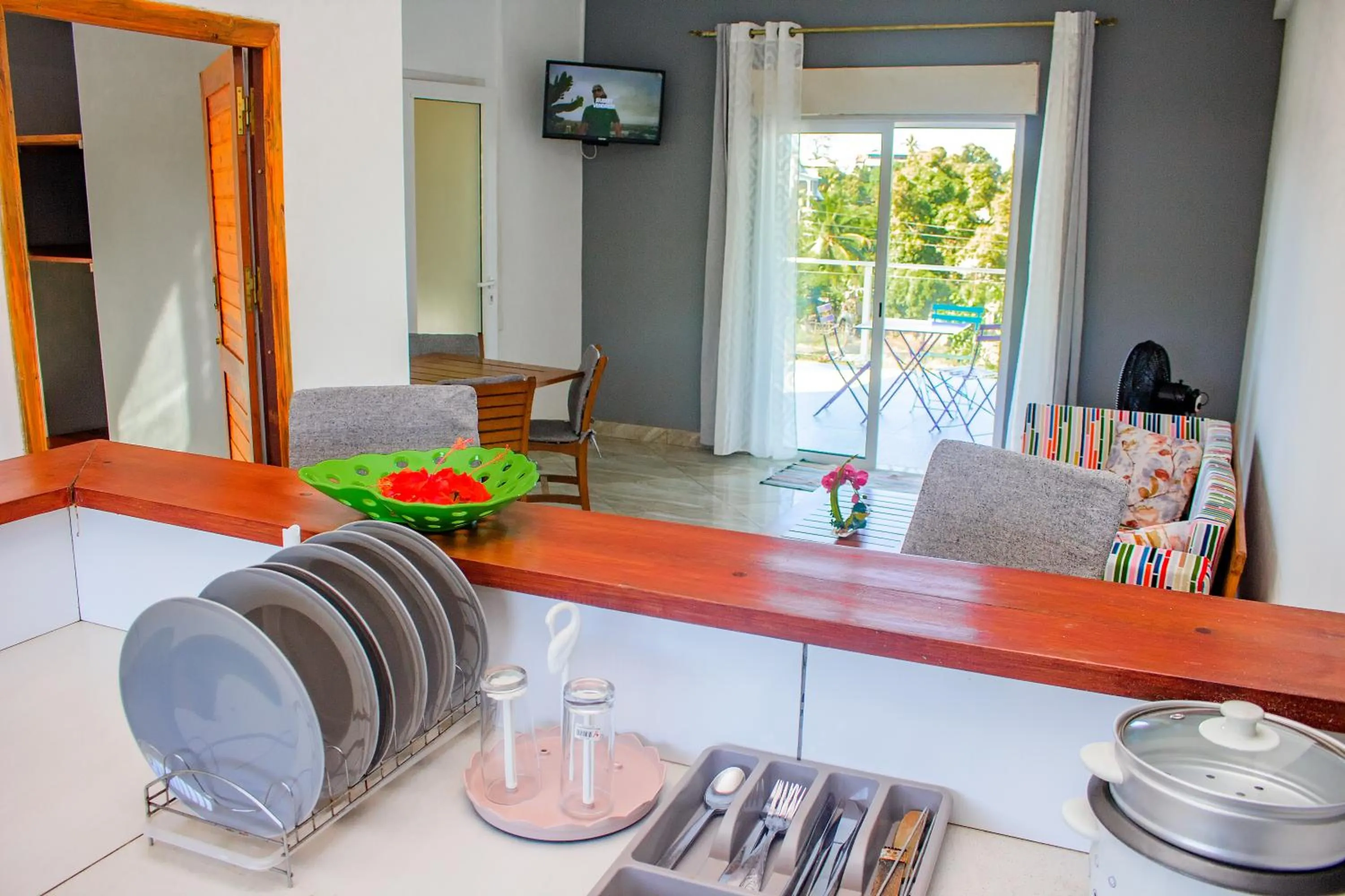 Dining area in Cambria Hotel