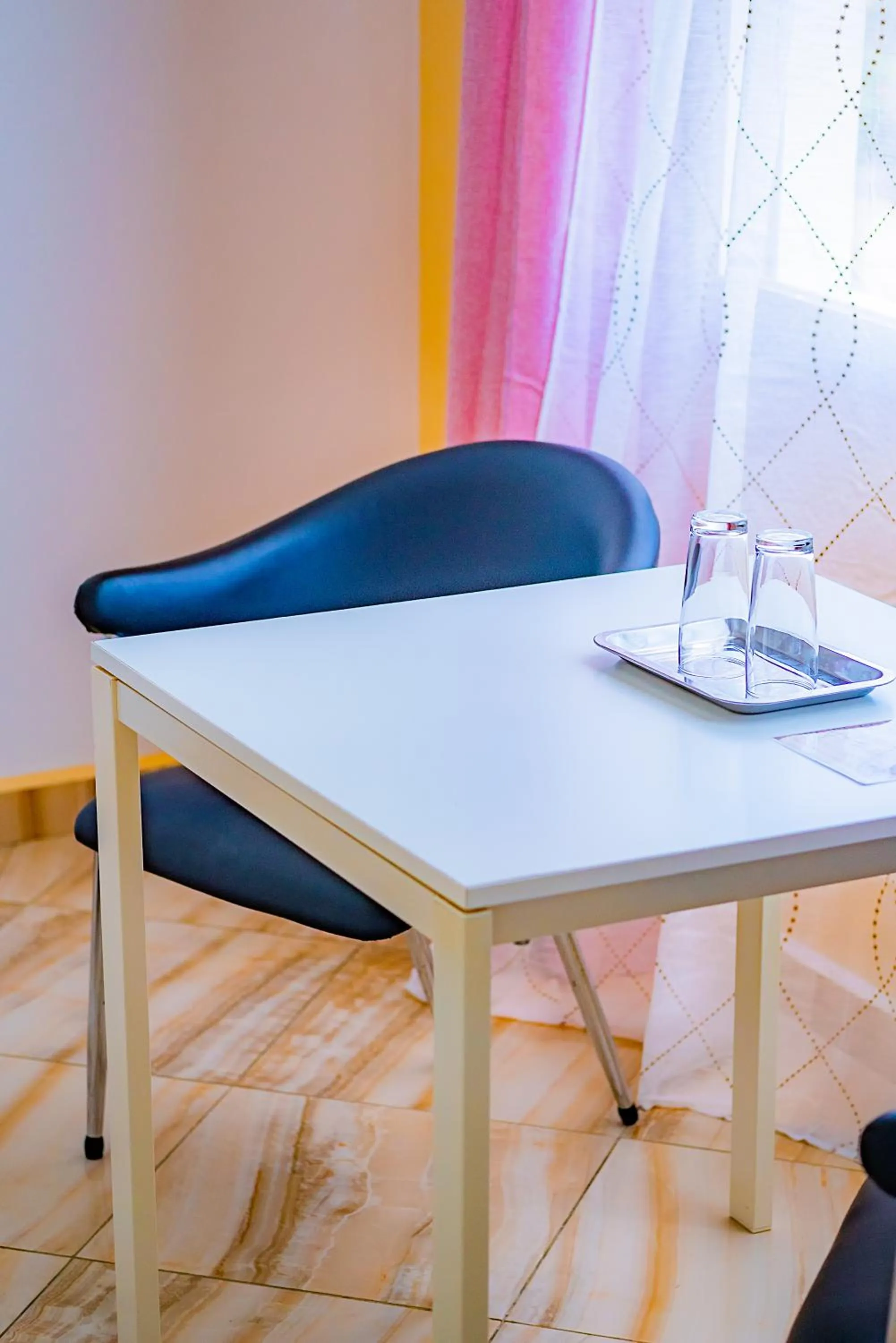 Dining area in Cambria Hotel