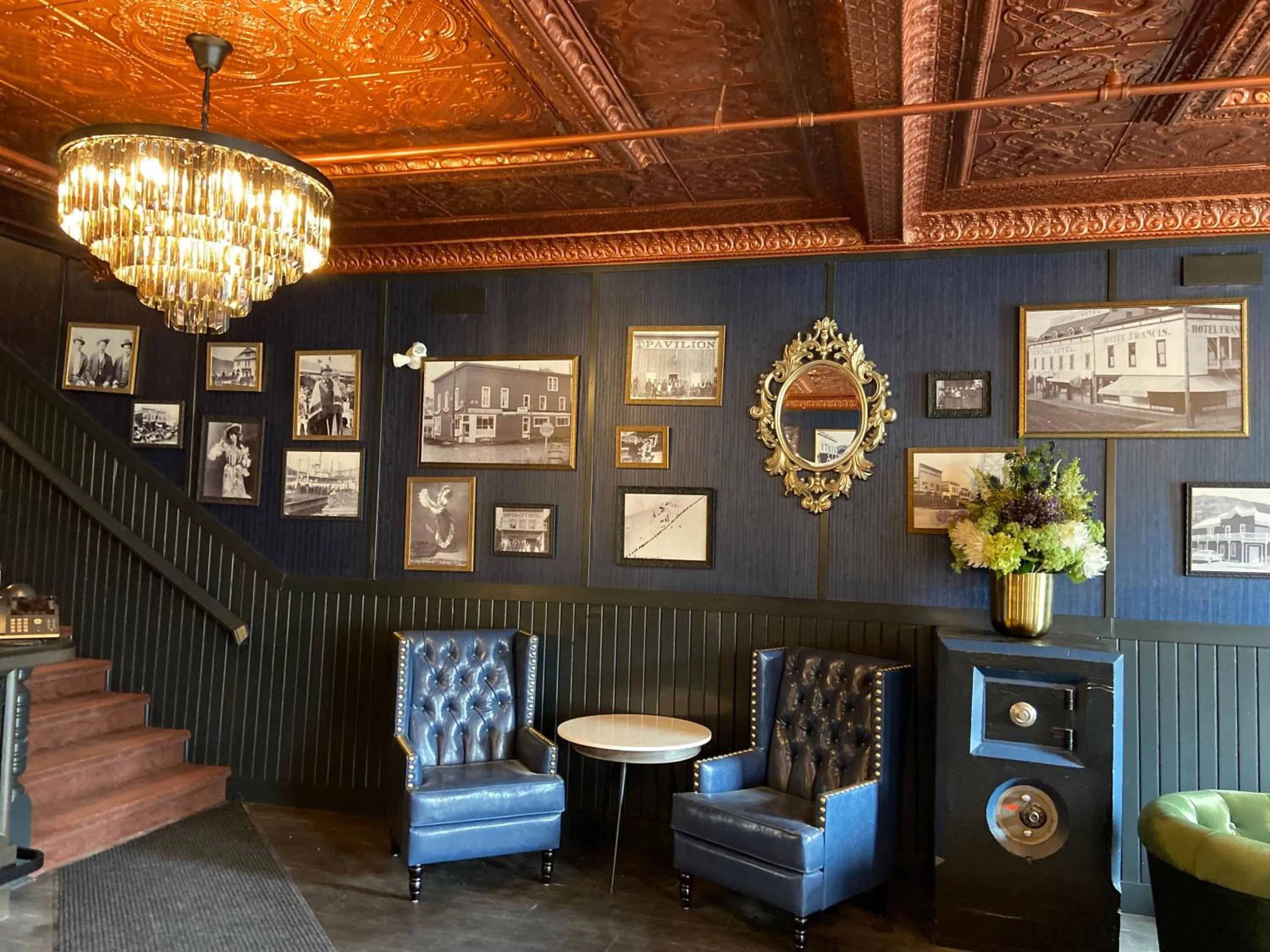 Lobby or reception in Midnight Sun, a Coast Hotel