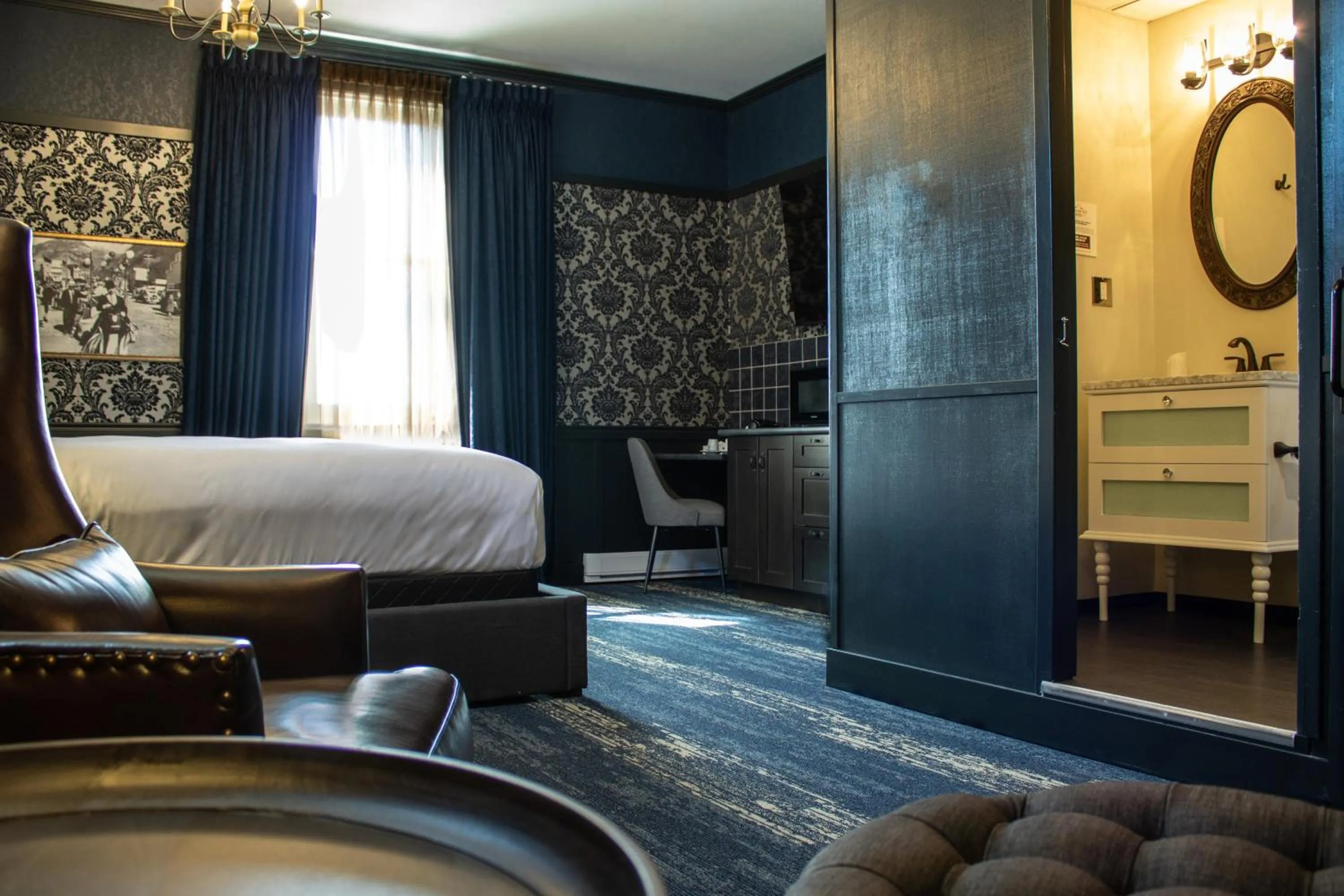 Bedroom, Bed in Midnight Sun, a Coast Hotel