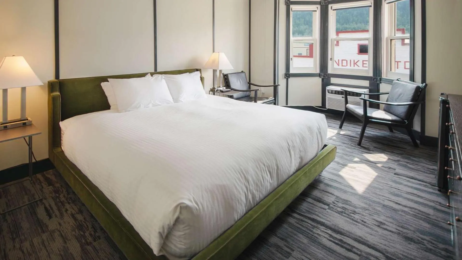 Bedroom, Bed in Midnight Sun, a Coast Hotel