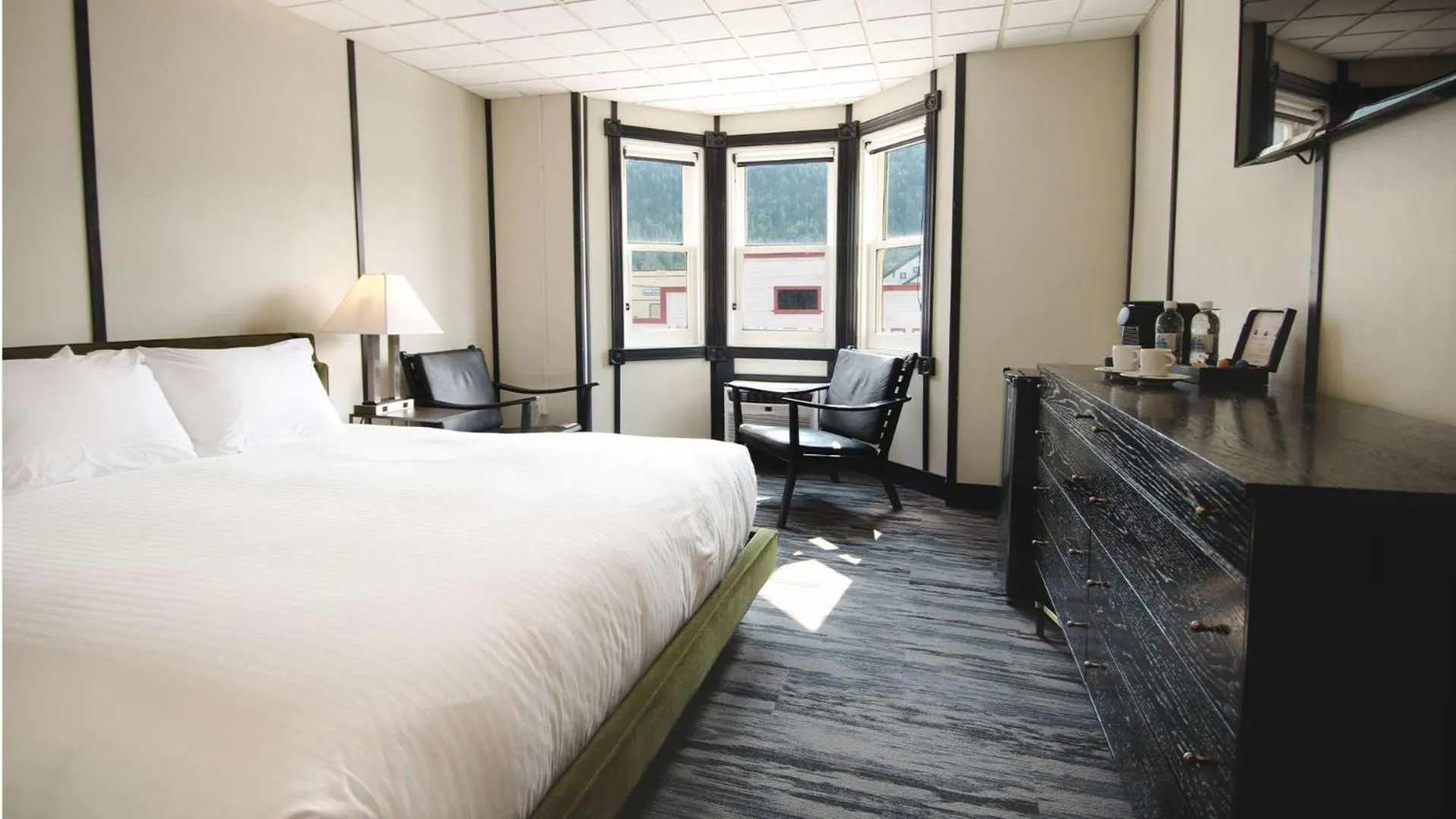 Bedroom, Bed in Midnight Sun, a Coast Hotel