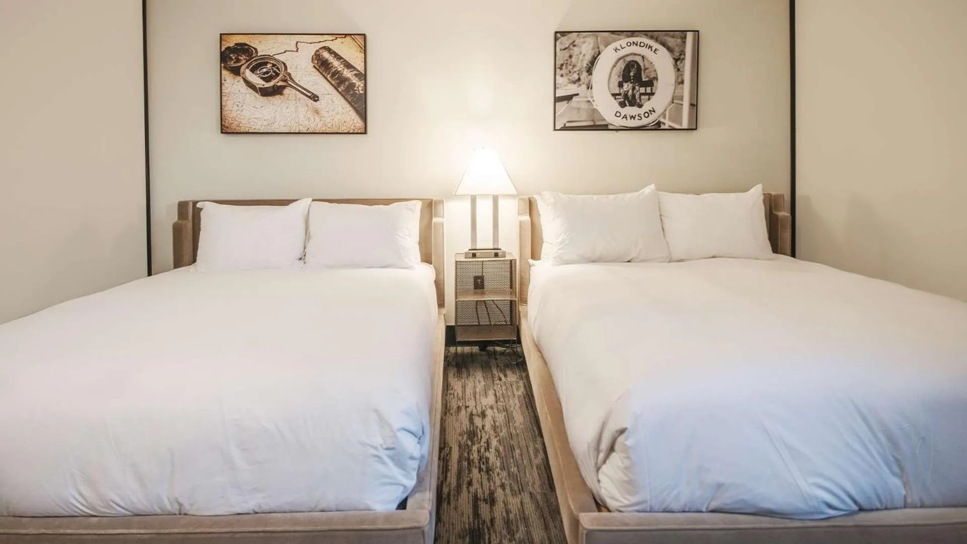 Bedroom, Bed in Midnight Sun, a Coast Hotel