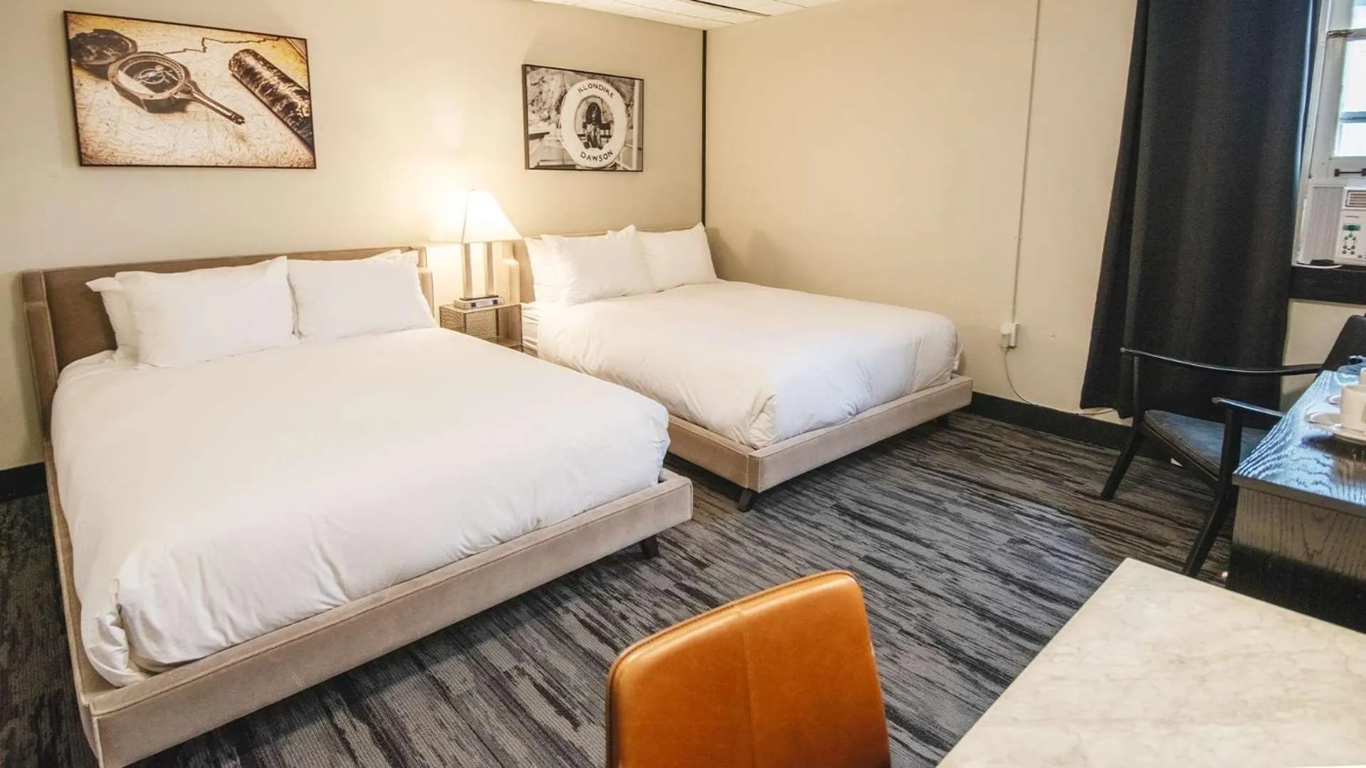 Bedroom, Bed in Midnight Sun, a Coast Hotel