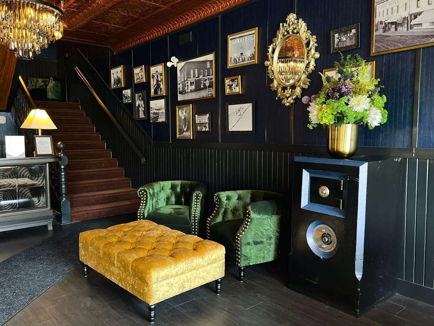 Lobby or reception in Midnight Sun, a Coast Hotel