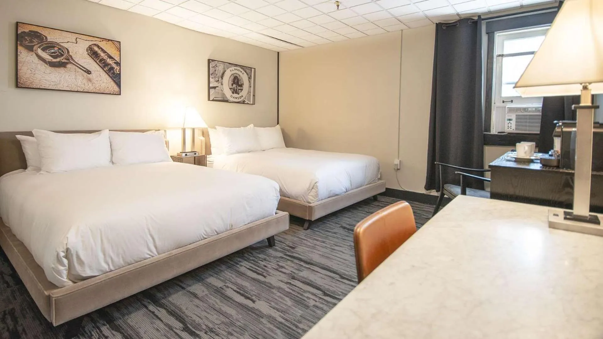 Bedroom, Bed in Midnight Sun, a Coast Hotel