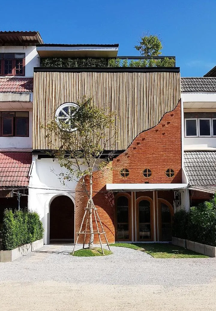 Property building in Pannana Cha-am