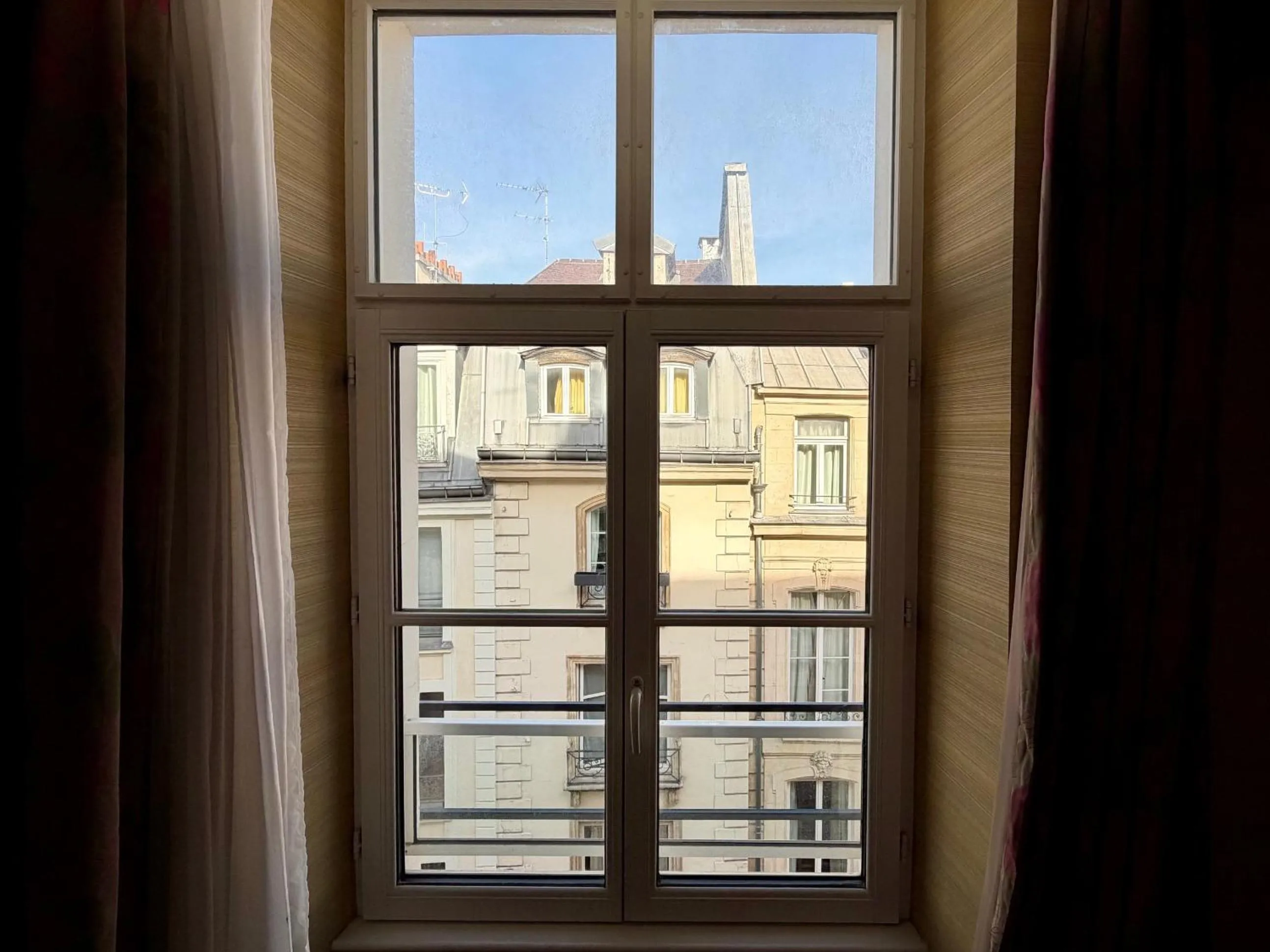 Street view in Hôtel 85 Saint Honore