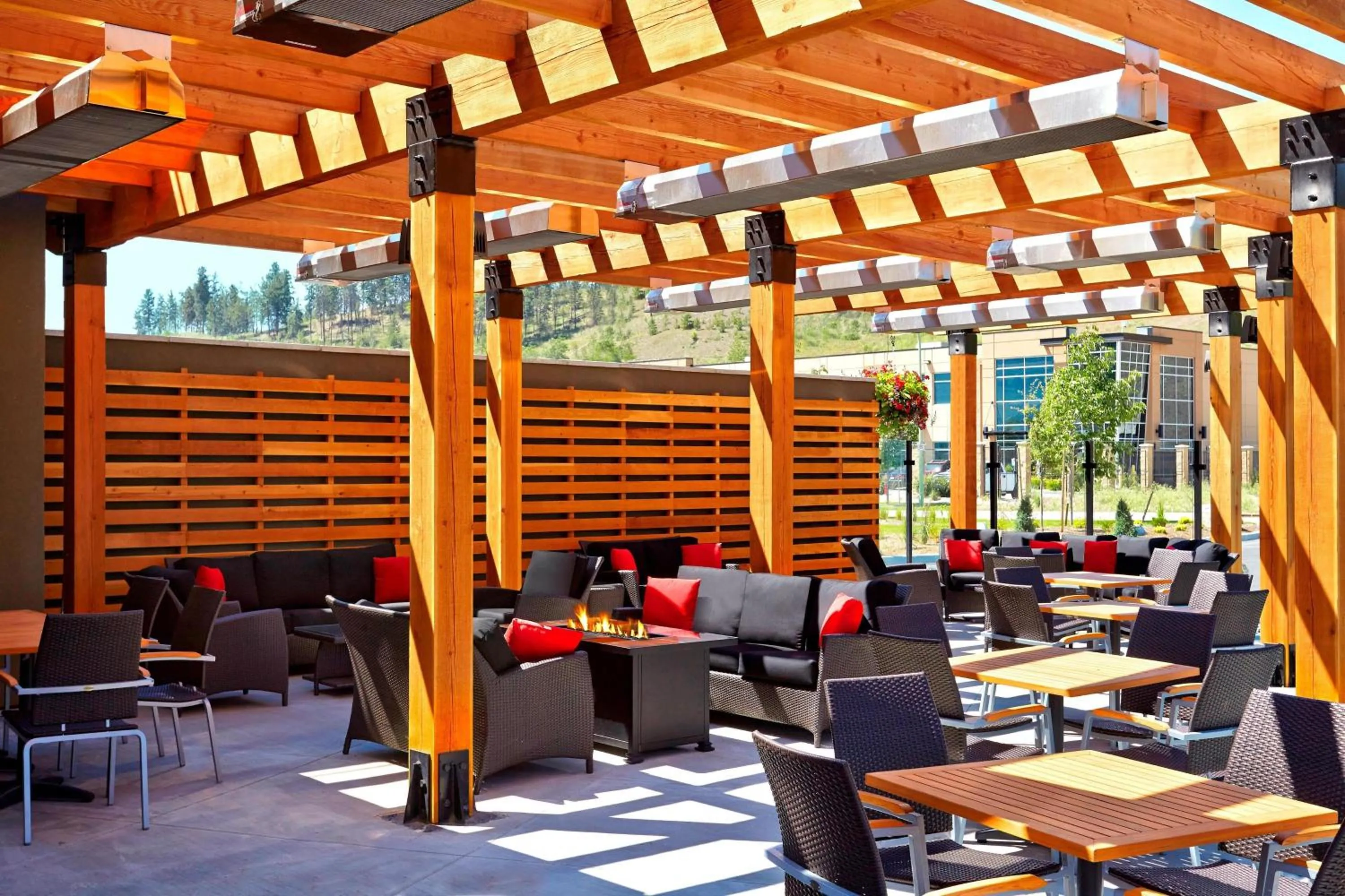 Restaurant/places to eat in Four Points by Sheraton Kelowna Airport