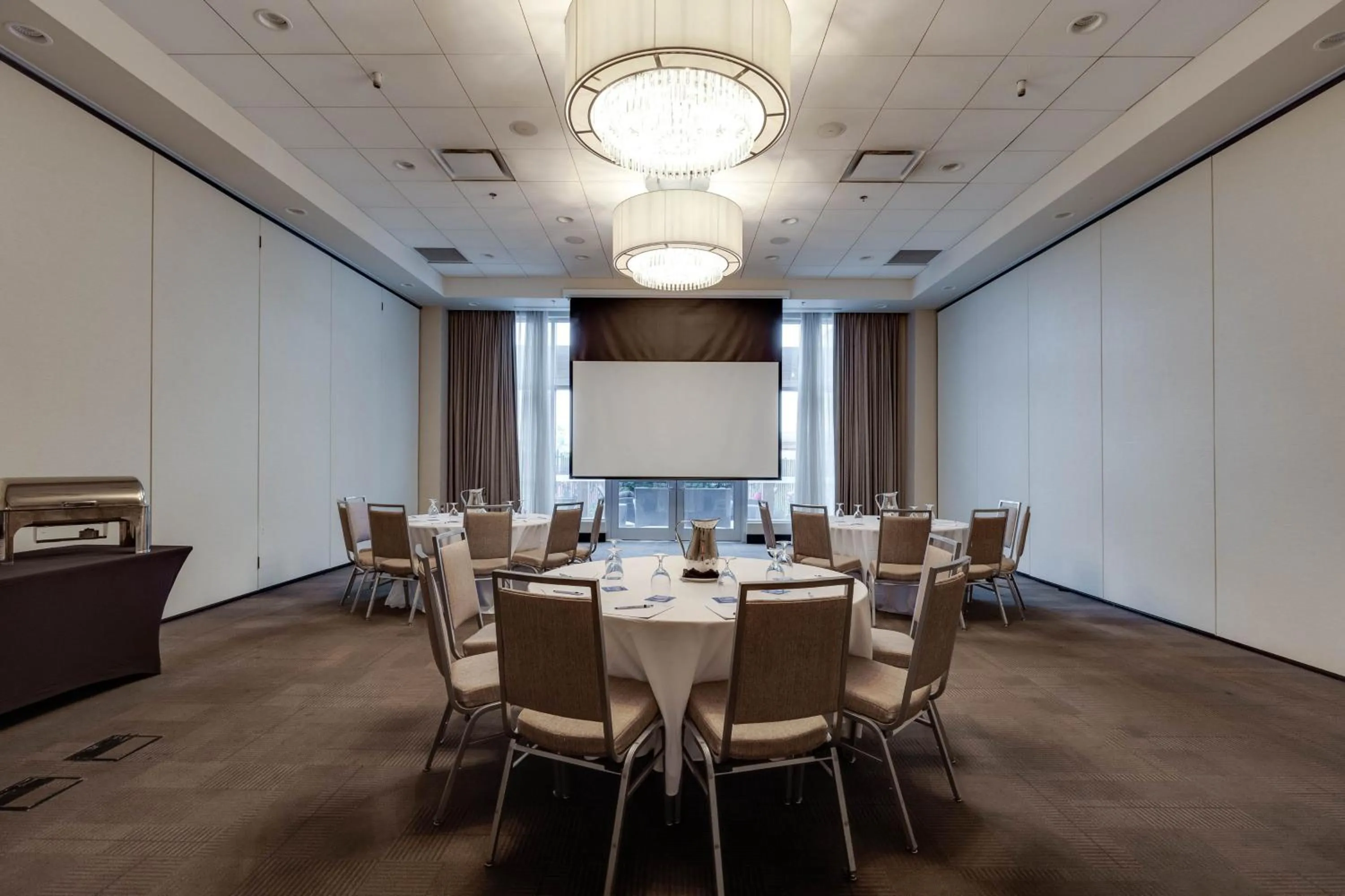 Meeting/conference room in Four Points by Sheraton Kelowna Airport