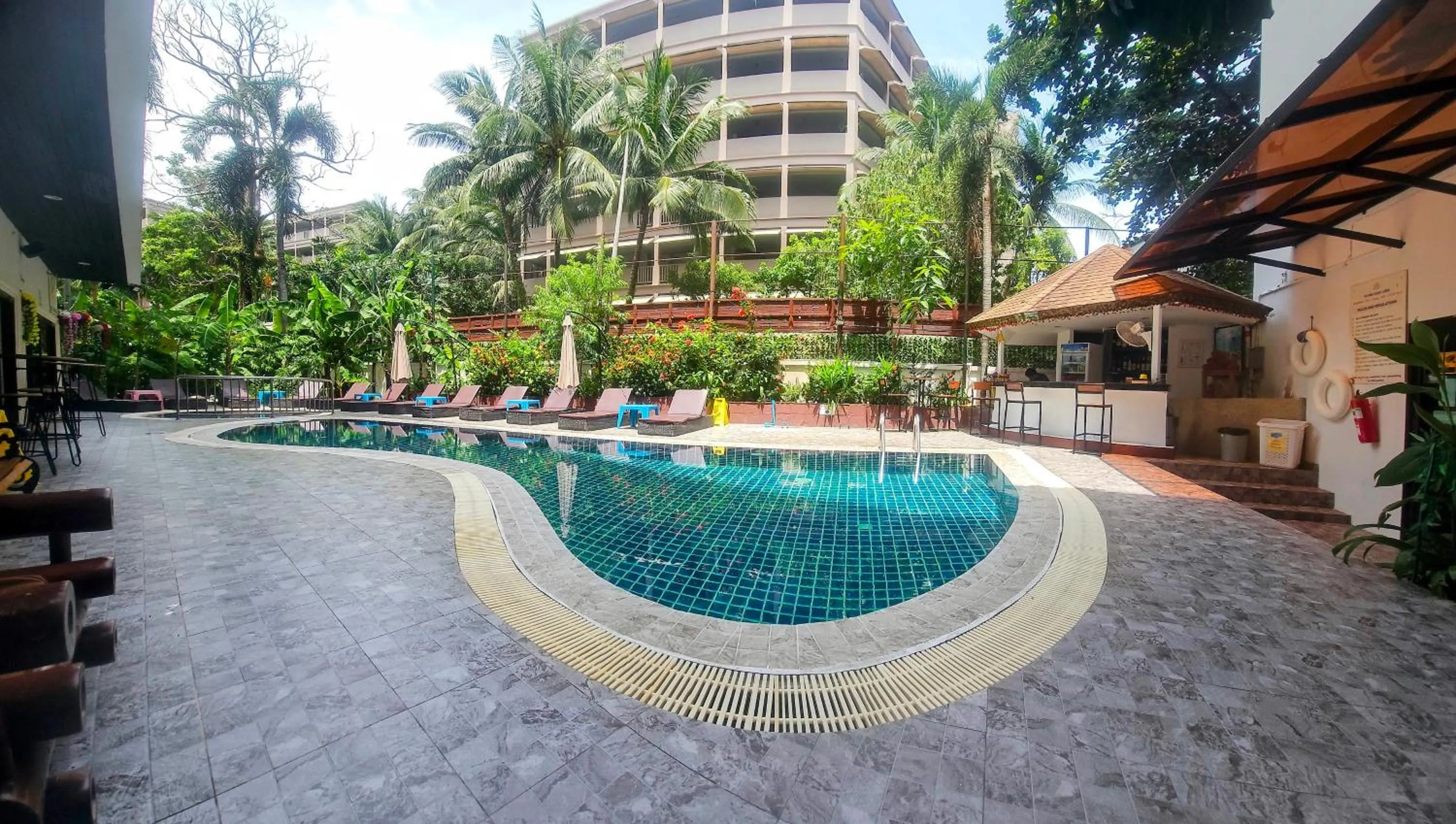 Swimming pool in Patong Central Residence and Apartment