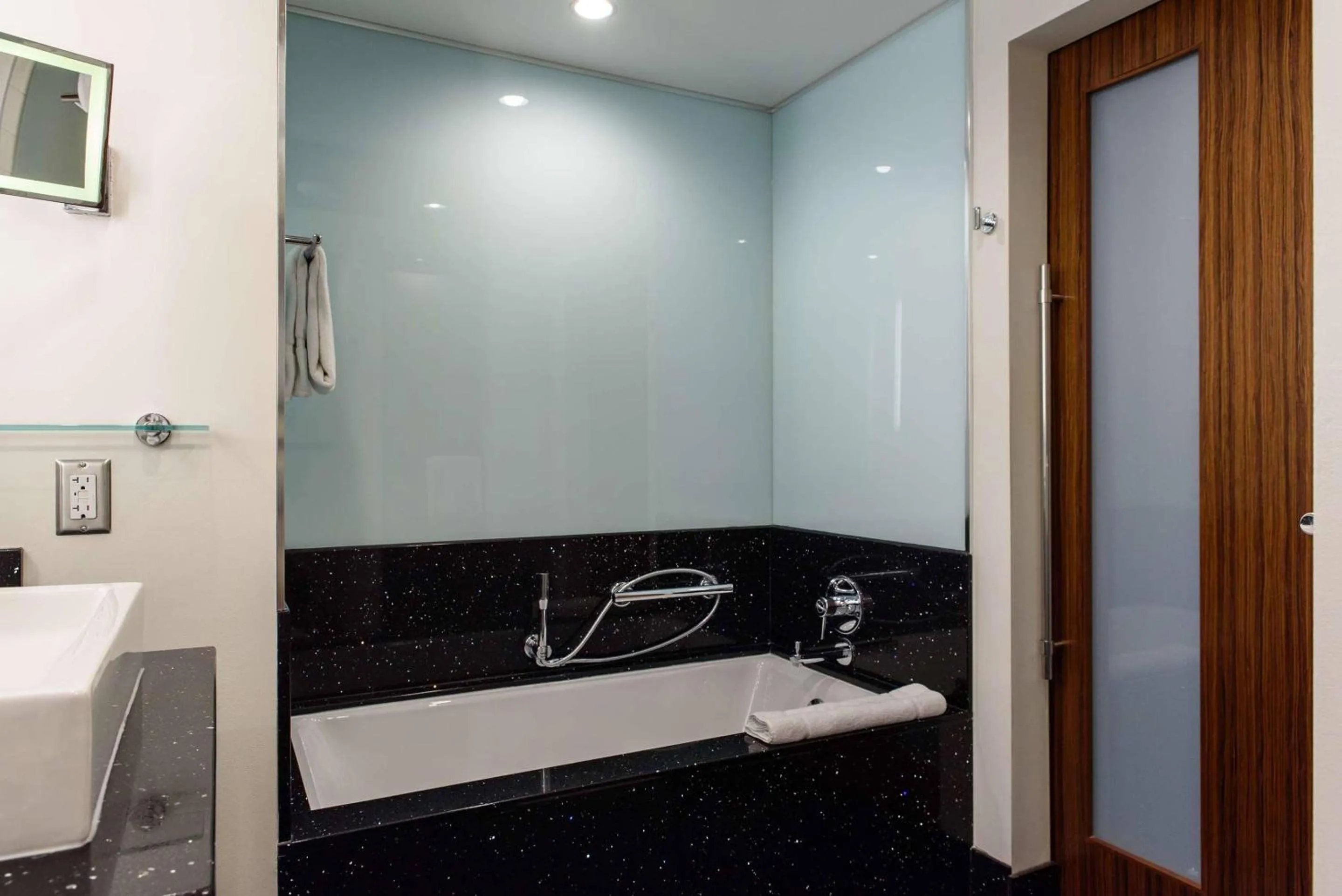 Bedroom in Radisson Blu Mall of America