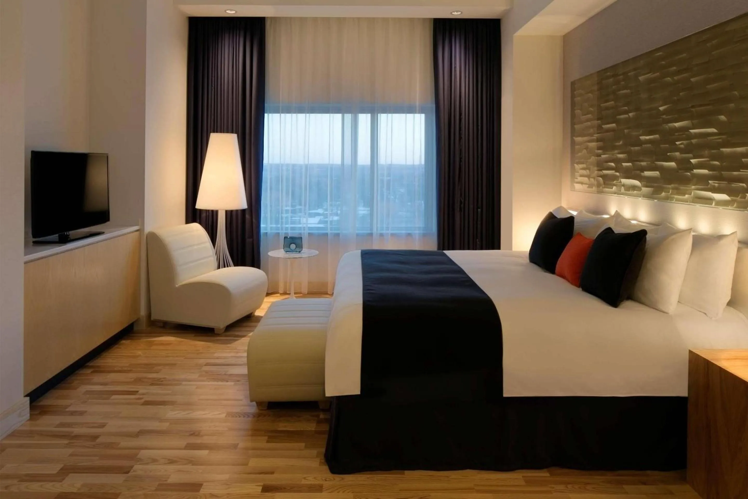 Bedroom, Bed in Radisson Blu Mall of America