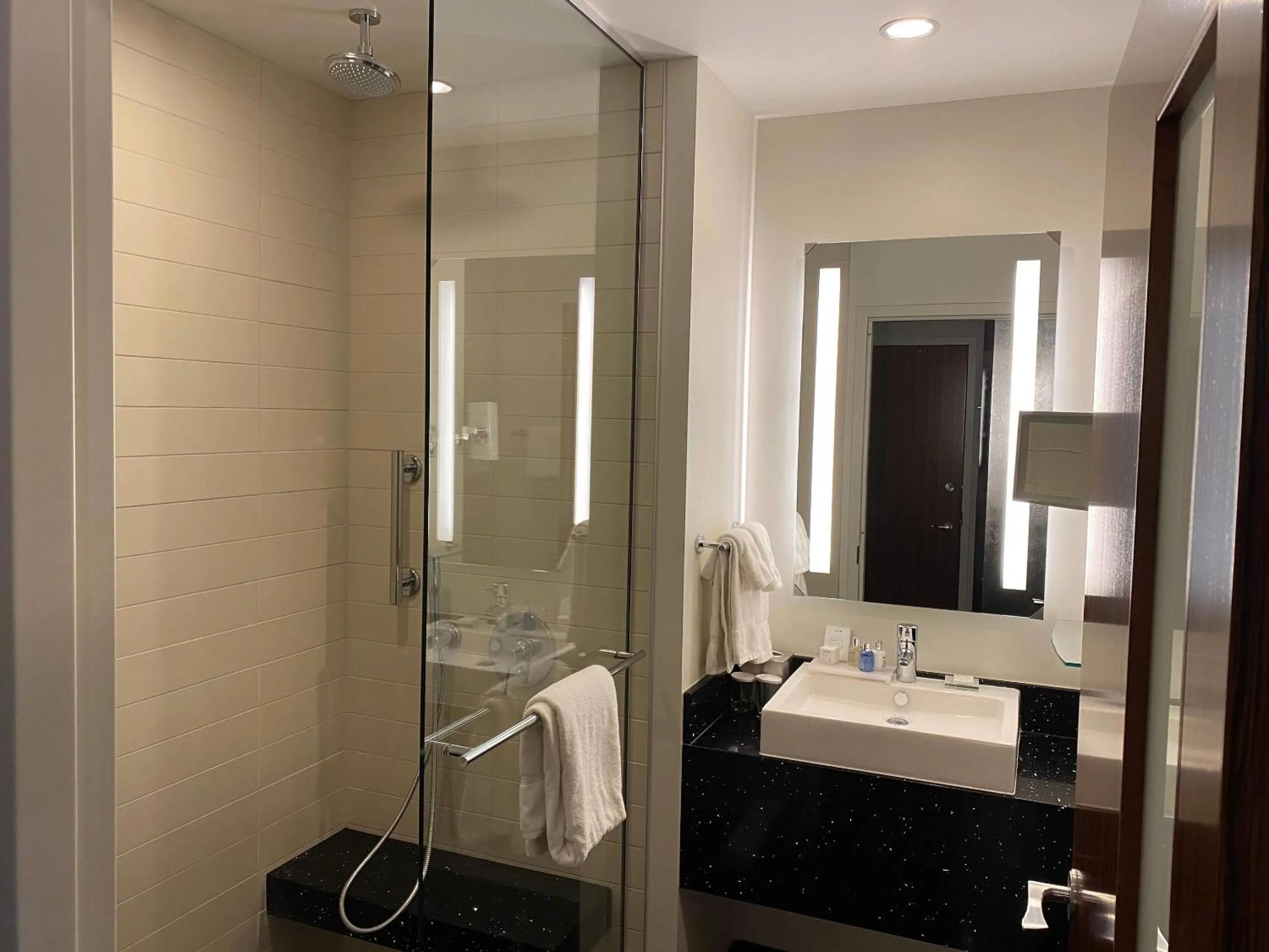 Bedroom in Radisson Blu Mall of America