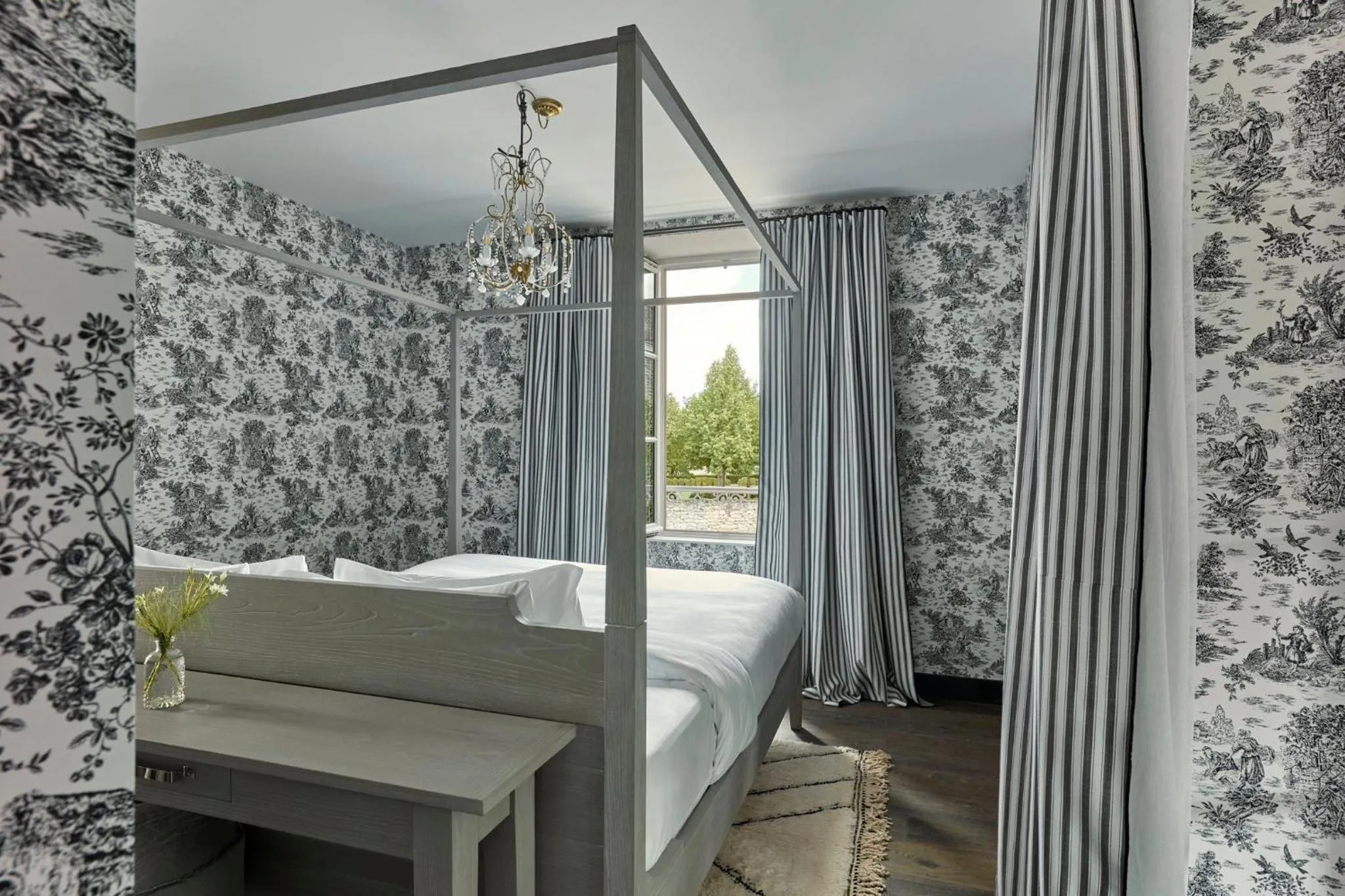 Photo of the whole room, Bed in COMO Le Montrachet