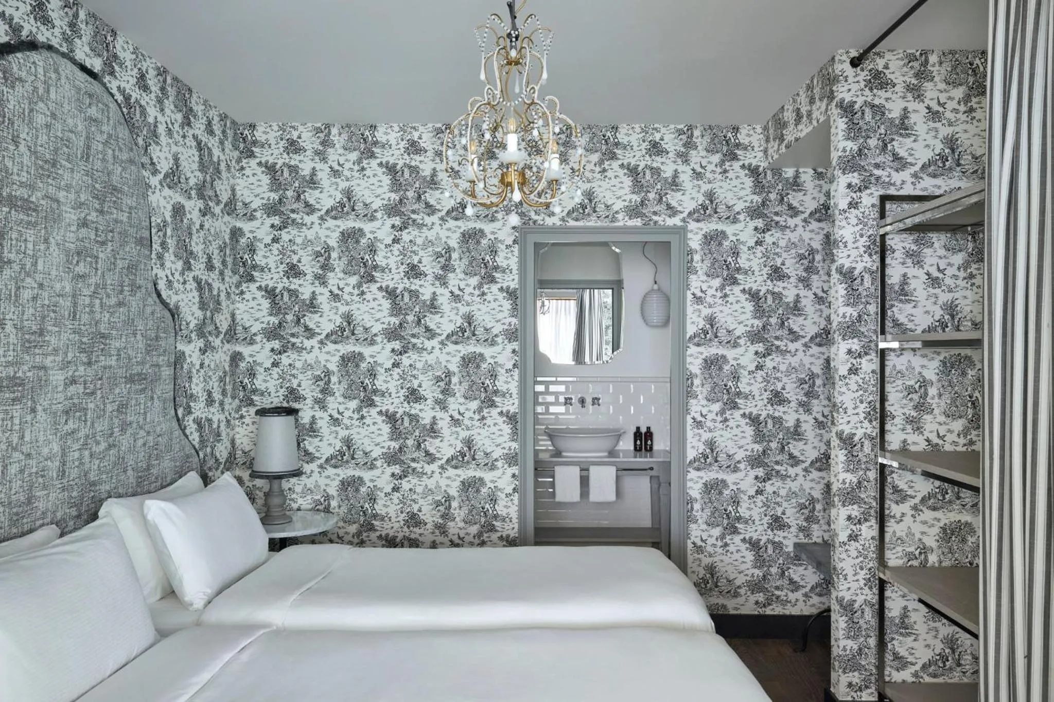 Photo of the whole room, Bed in COMO Le Montrachet