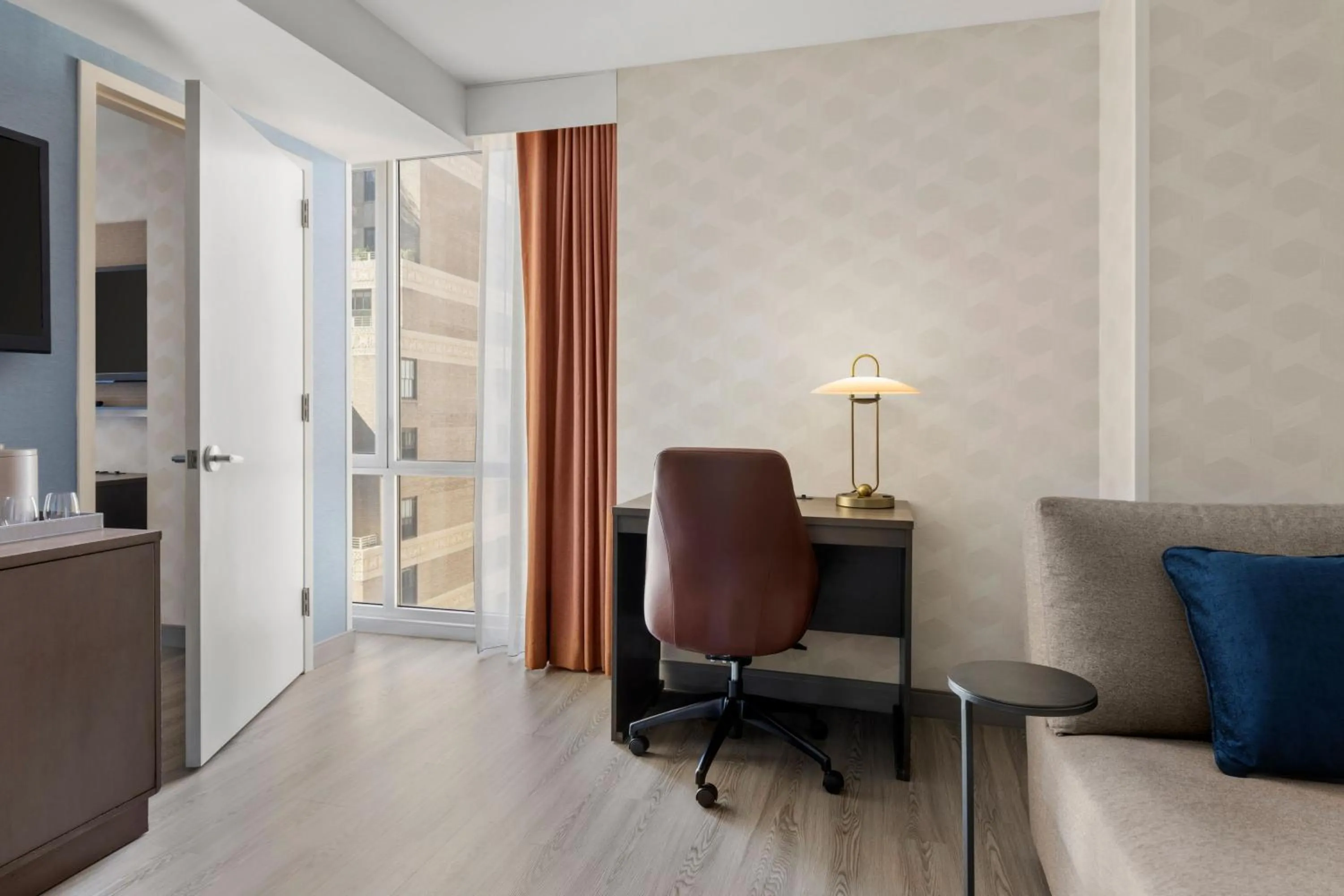 Photo of the whole room in Courtyard by Marriott New York Manhattan/Chelsea