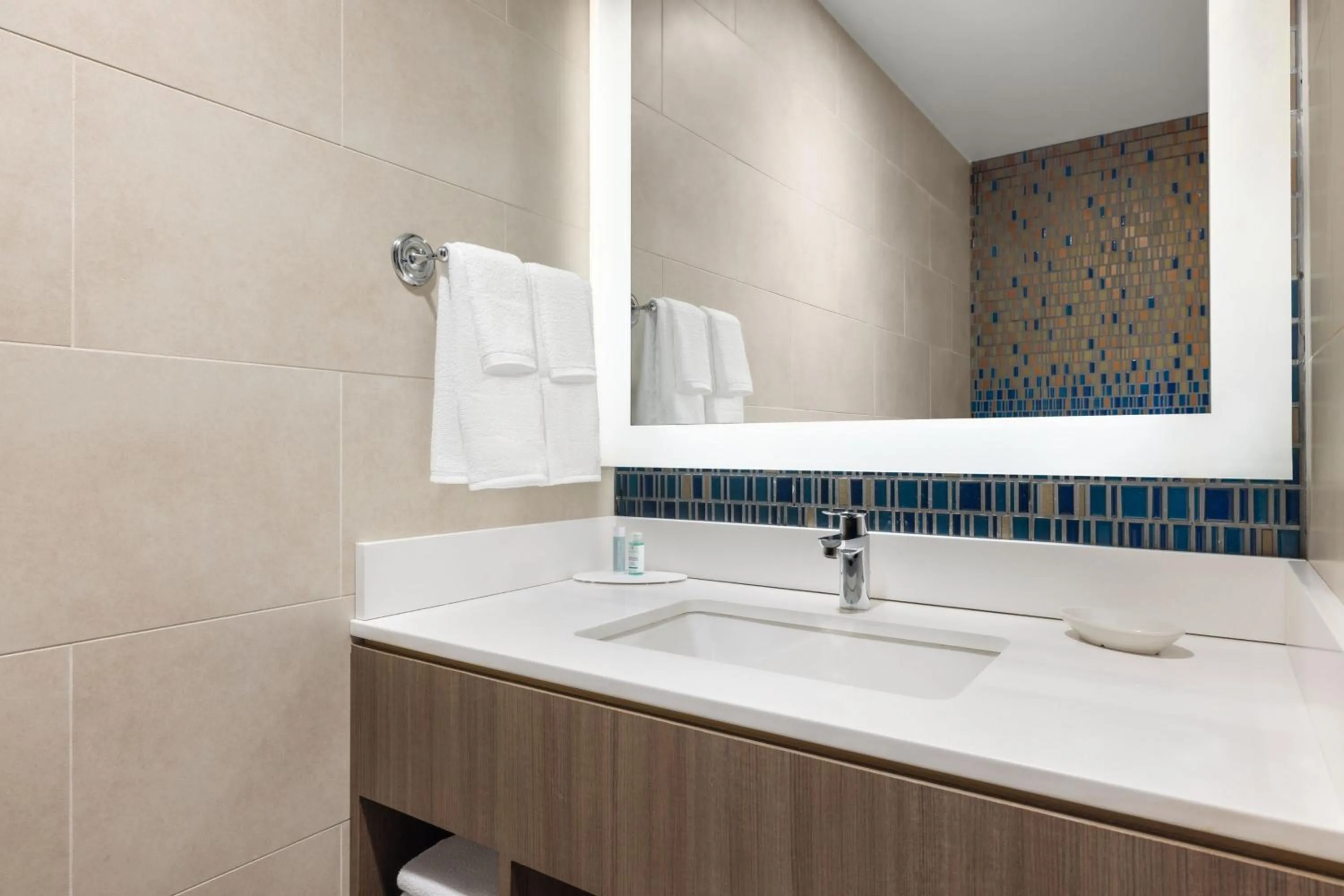 Bathroom in Courtyard by Marriott New York Manhattan/Chelsea