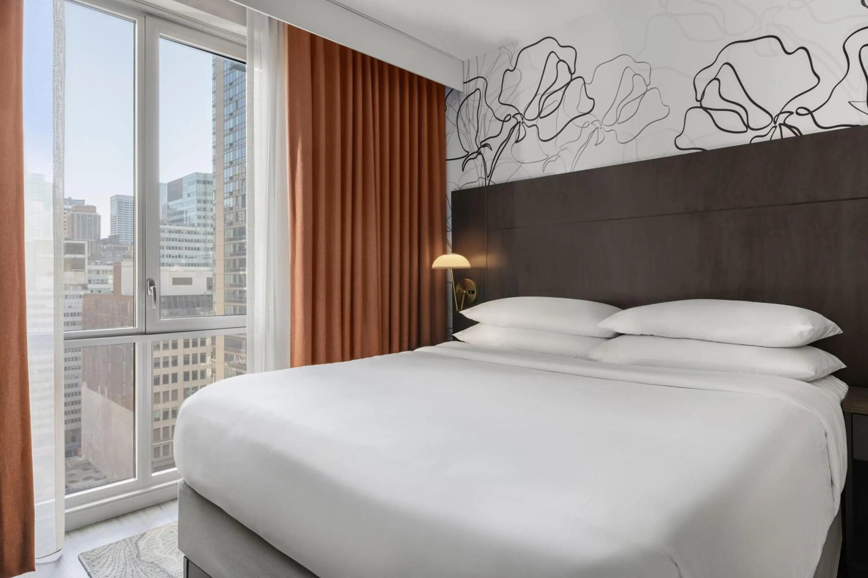 Photo of the whole room, Bed in Courtyard by Marriott New York Manhattan/Chelsea