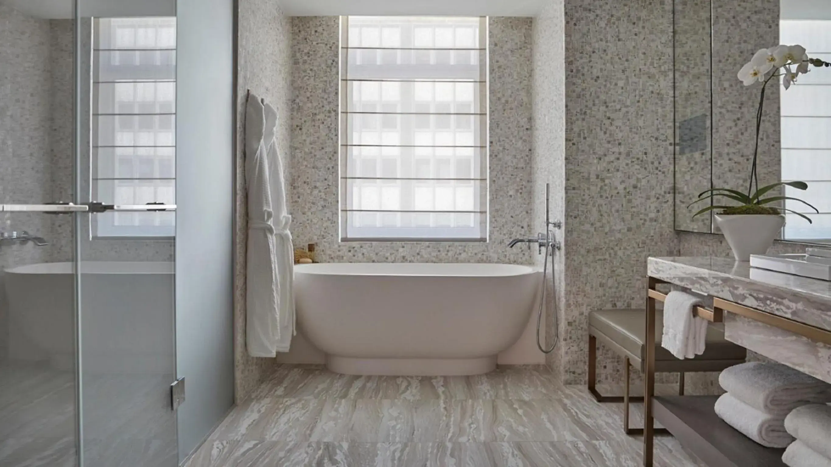 Accessible Brooklyn Room with King Bed in Four Seasons Hotel New York Downtown Accessible Brooklyn Room with King Bed in Four Seasons Hotel New York Downtown