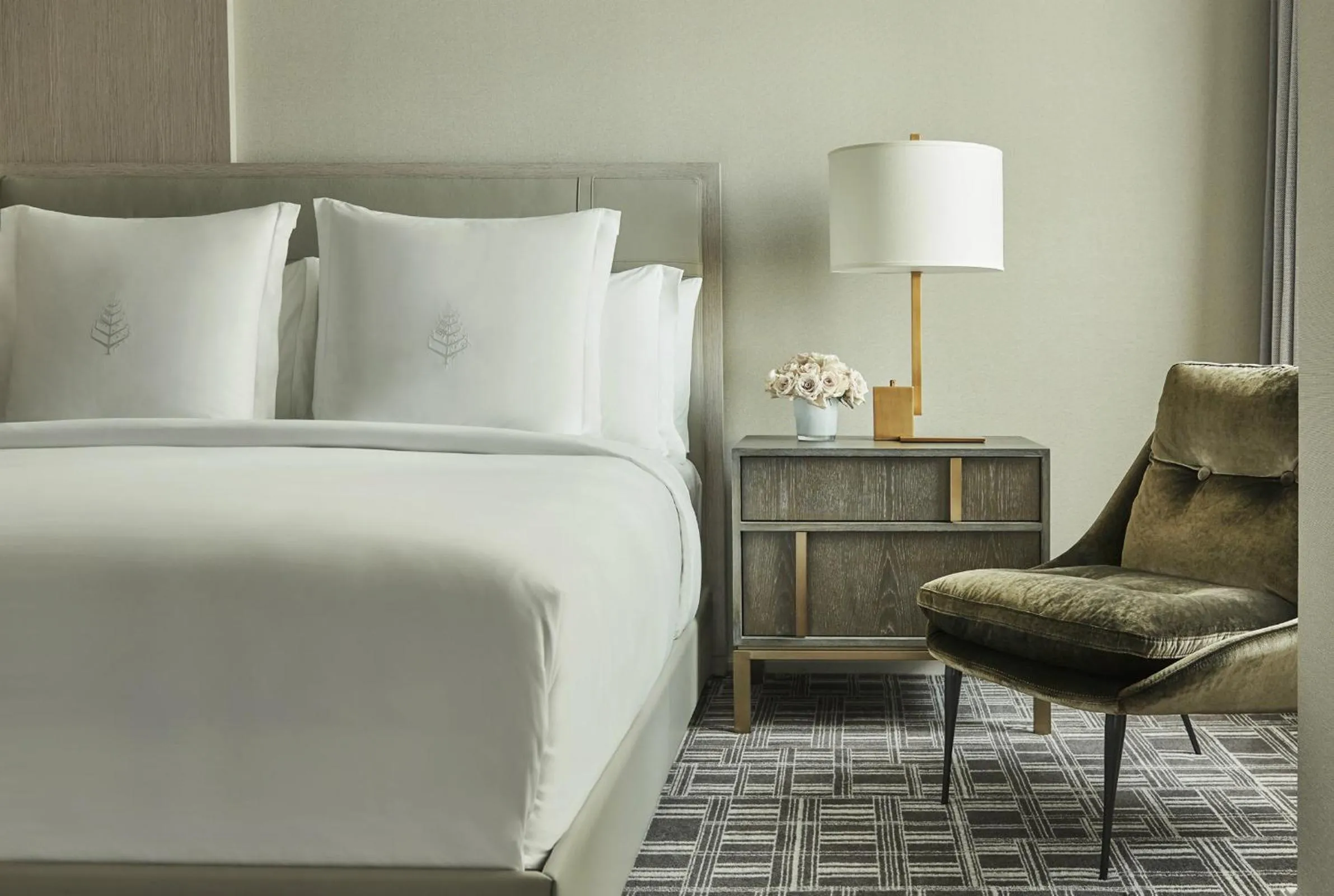 Bedroom, Bed in Four Seasons Hotel New York Downtown