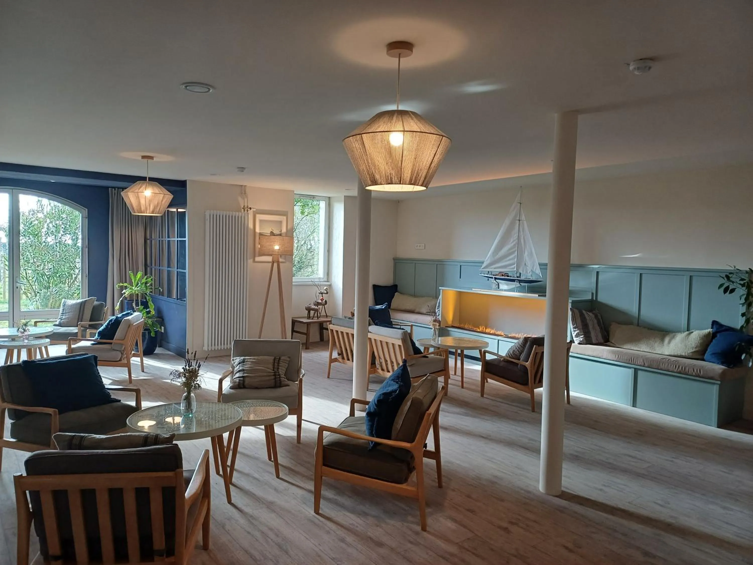 Seating area in Eco-Domaine La Fontaine - HOTEL-SPA - 300 m Plage de la Fontaine aux Bretons
