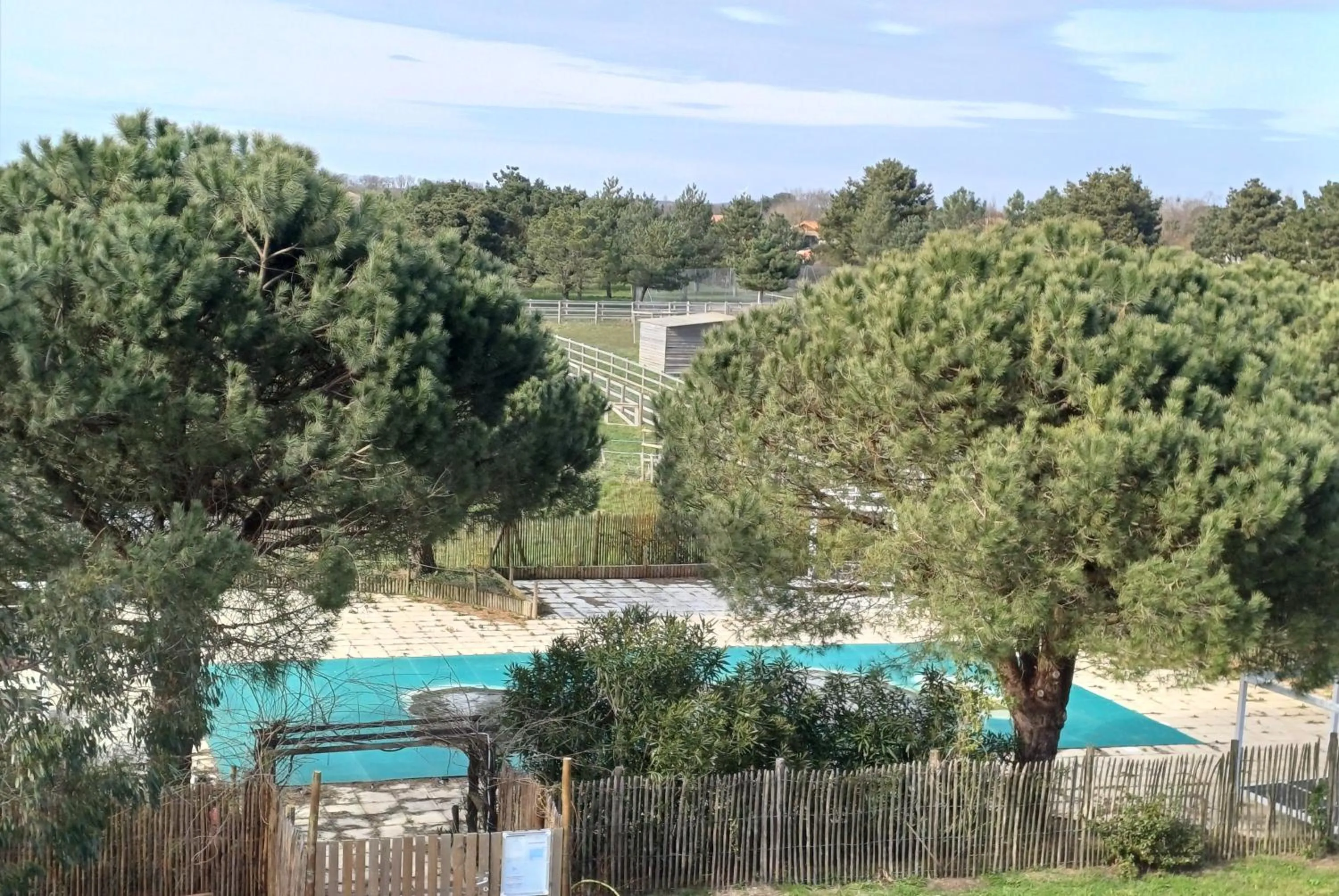 Garden view in Eco-Domaine La Fontaine - HOTEL-SPA - 300 m Plage de la Fontaine aux Bretons