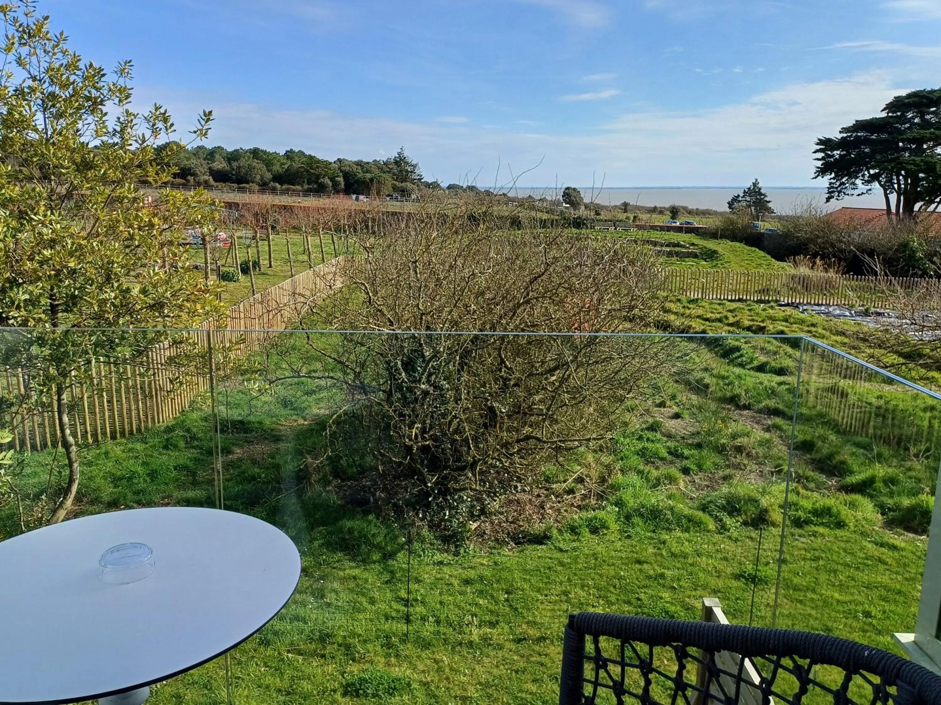 Garden view in Eco-Domaine La Fontaine - HOTEL-SPA - 300 m Plage de la Fontaine aux Bretons