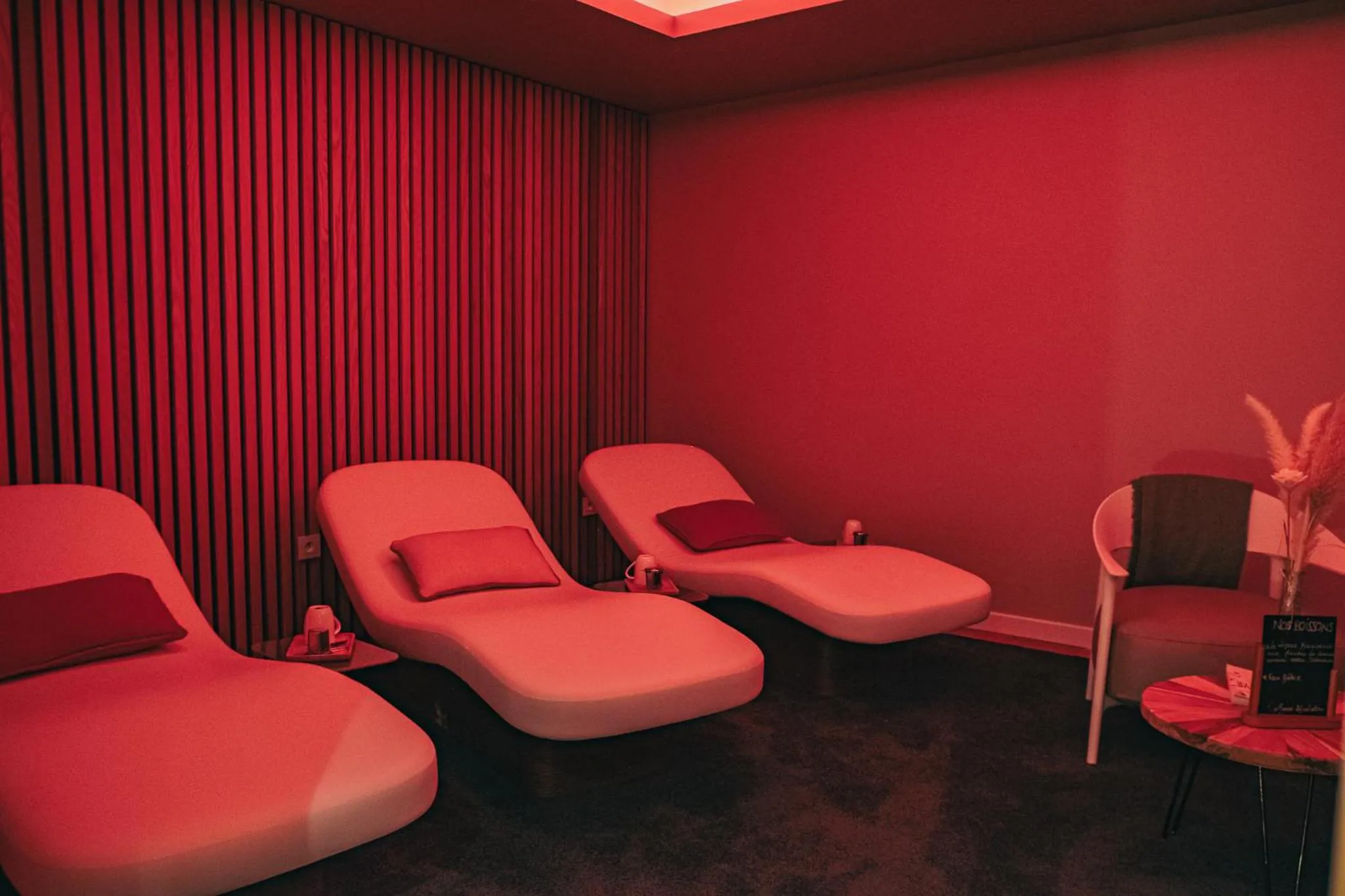 Spa and wellness centre/facilities in Eco-Domaine La Fontaine - HOTEL-SPA - 300 m Plage de la Fontaine aux Bretons