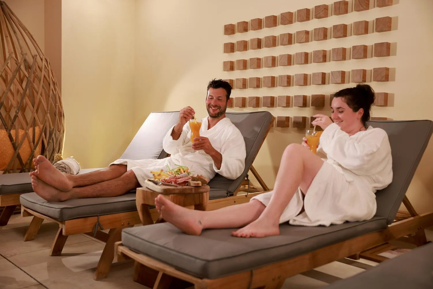 Spa and wellness centre/facilities in Eco-Domaine La Fontaine - HOTEL-SPA - 300 m Plage de la Fontaine aux Bretons