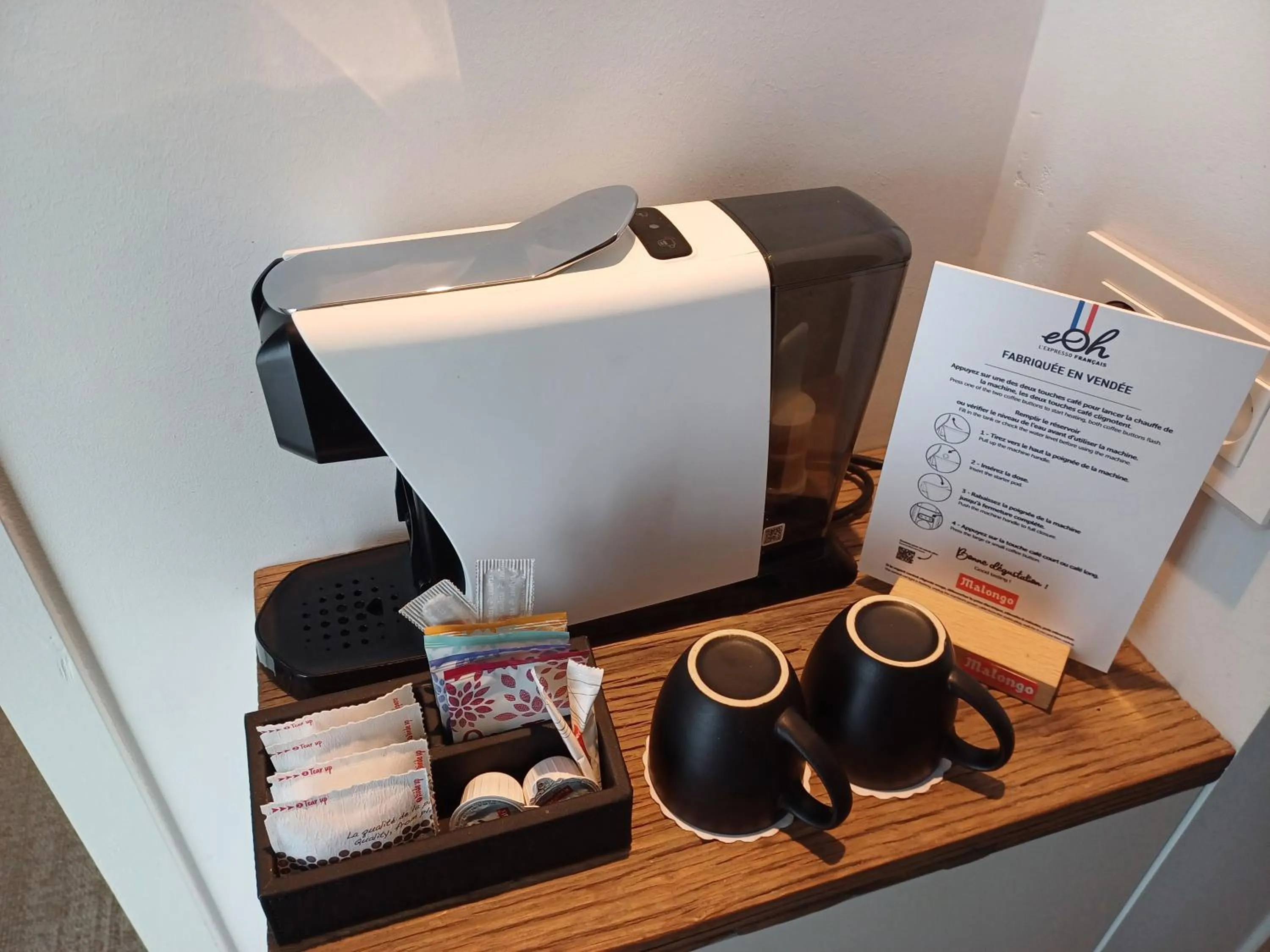 Coffee/tea facilities in Eco-Domaine La Fontaine - HOTEL-SPA - 300 m Plage de la Fontaine aux Bretons