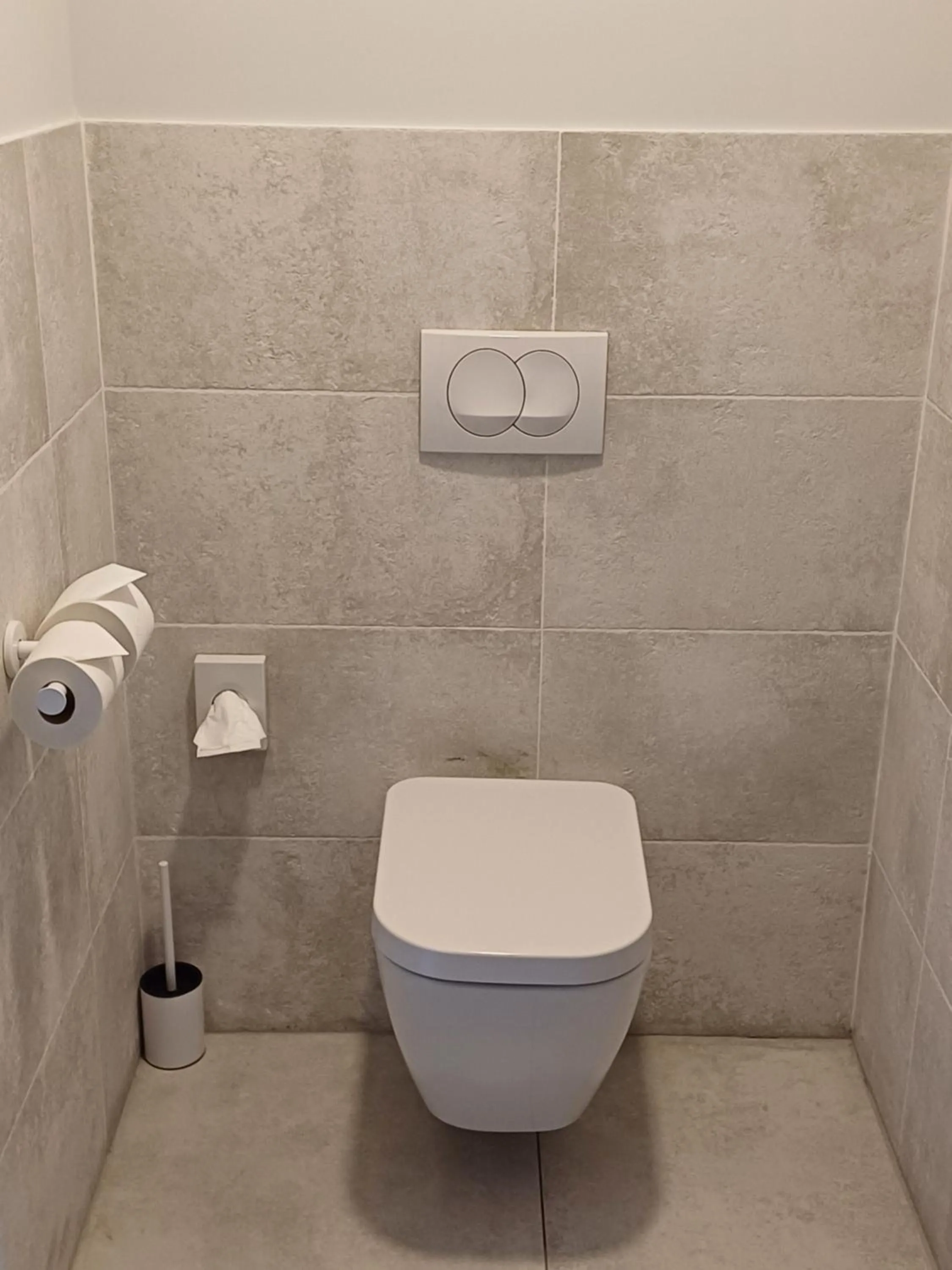 Toilet in Eco-Domaine La Fontaine - HOTEL-SPA - 300 m Plage de la Fontaine aux Bretons