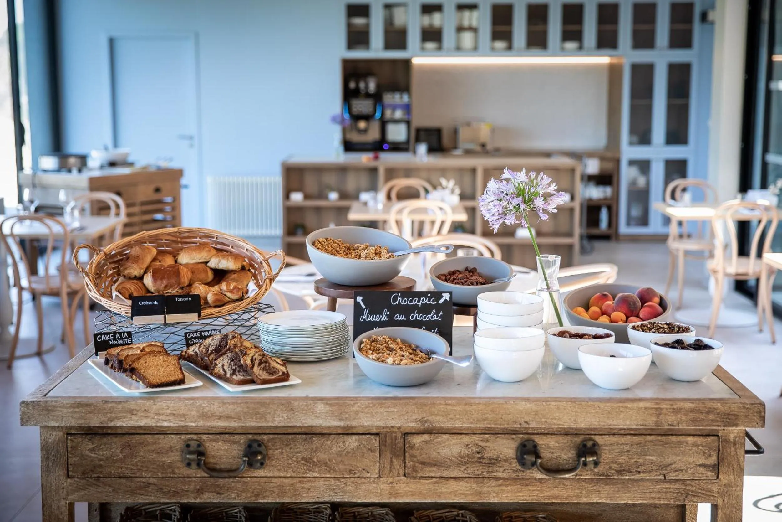 Breakfast in Eco-Domaine La Fontaine - HOTEL-SPA - 300 m Plage de la Fontaine aux Bretons