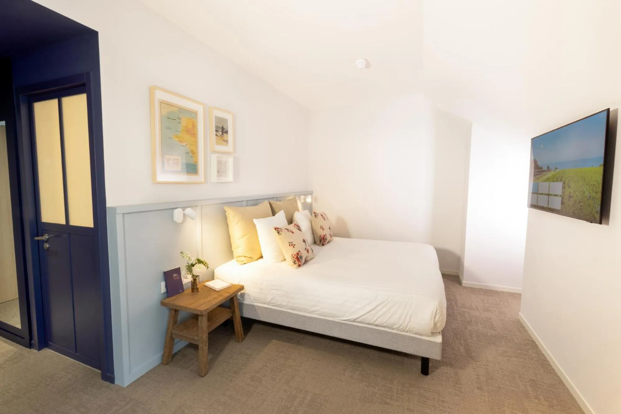 Bedroom, Bed in Eco-Domaine La Fontaine - HOTEL-SPA - 300 m Plage de la Fontaine aux Bretons