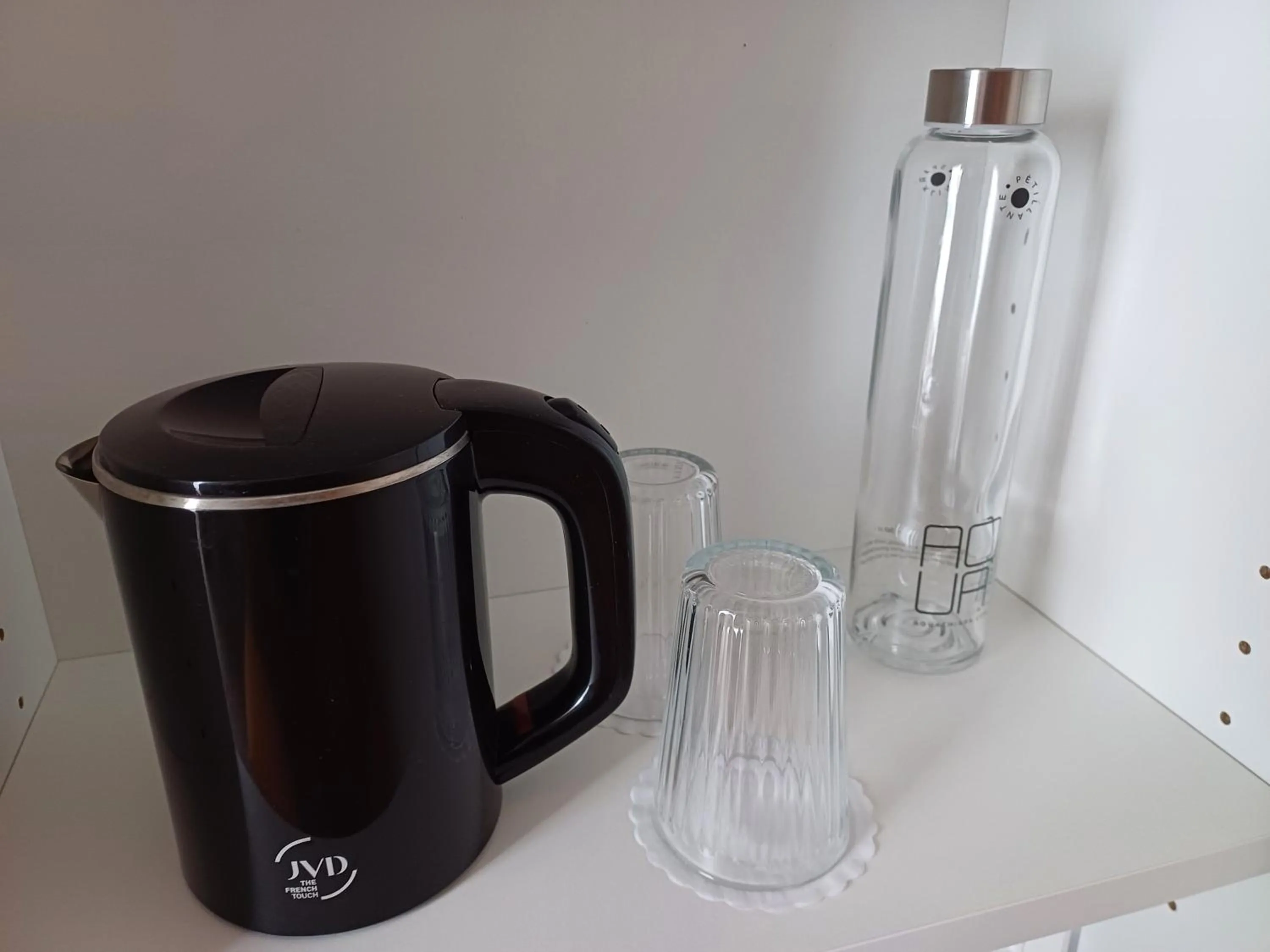 Coffee/tea facilities in Eco-Domaine La Fontaine - HOTEL-SPA - 300 m Plage de la Fontaine aux Bretons