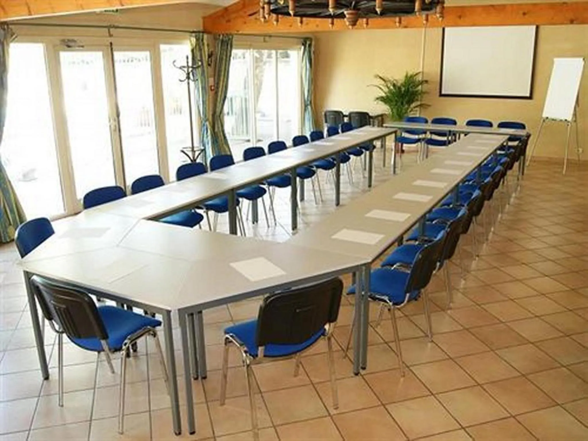 Meeting/conference room in Logis Hôtel Acotel